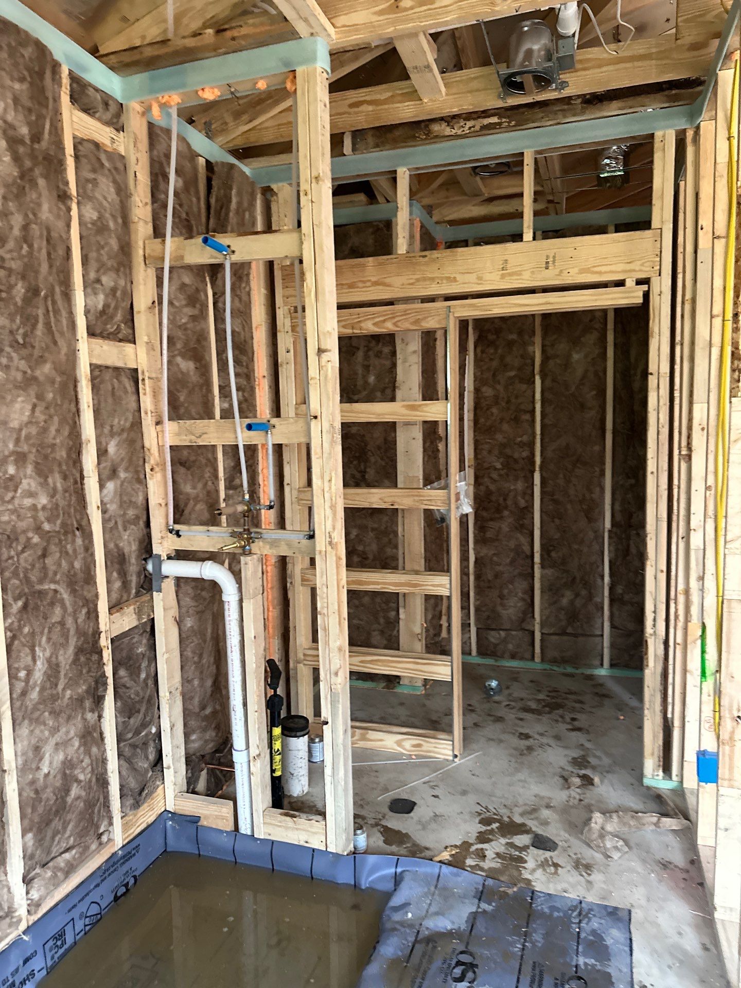 Batt install on Dallas home garage addition with a living suite.  by Apex Insulation Solutions