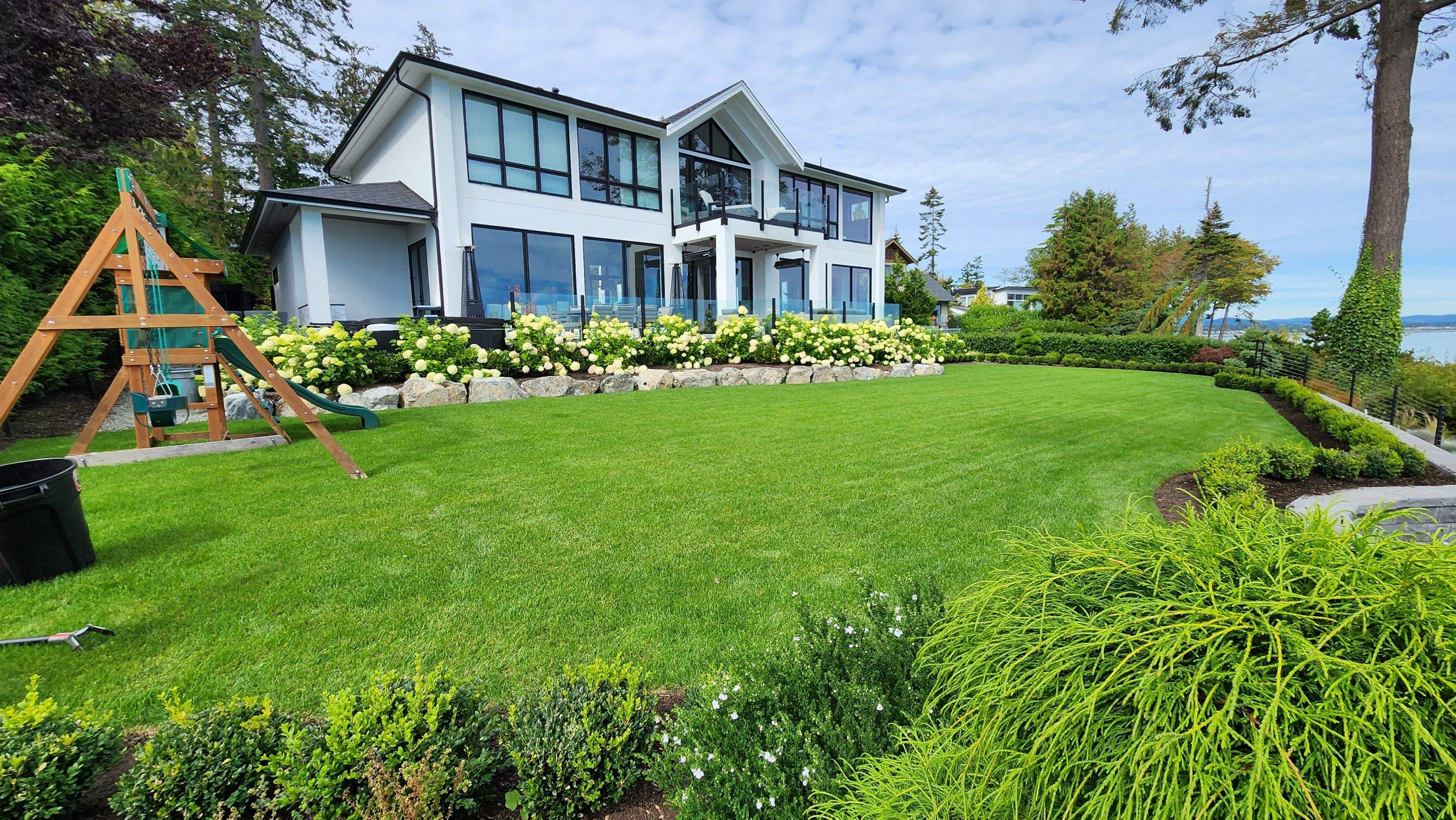 Residencial Property in Saanichton  by Habanero Garden and Exterior Care