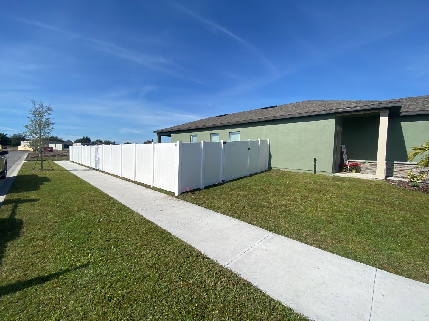Ruskin, FL  6 ft. Tall White Vinyl Privacy Fence  by Asap fence and gates, LLC