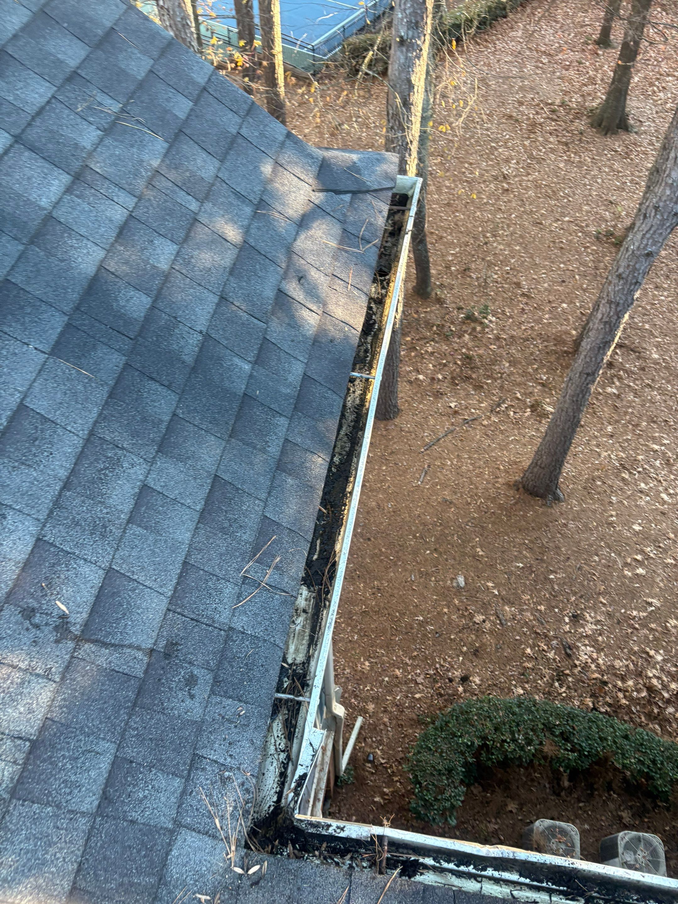 HOA gutter cleaning after photo.
