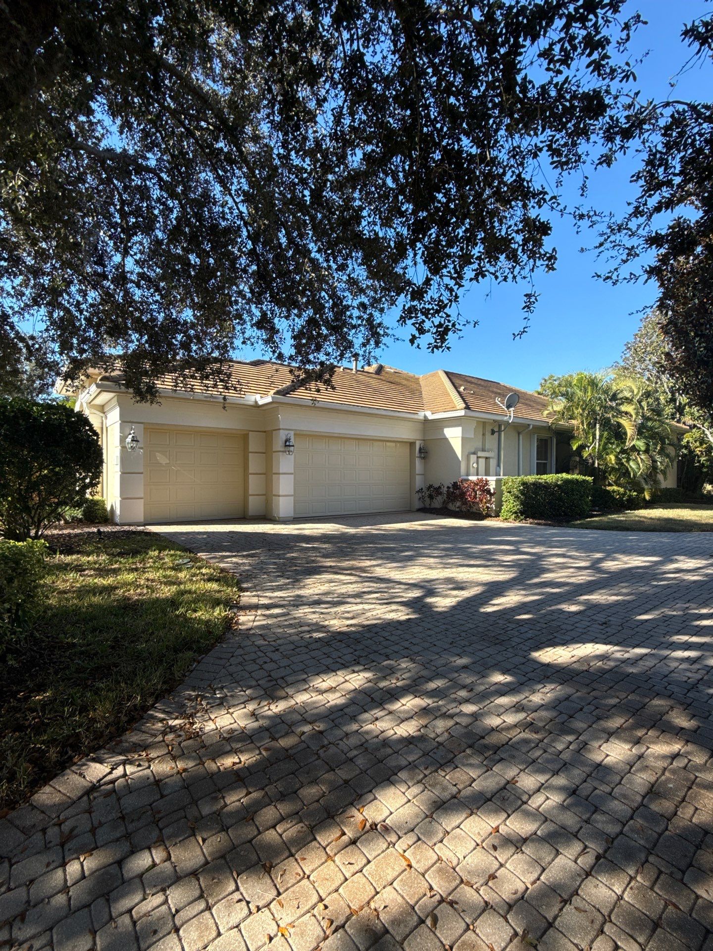 Clean Gutters Entire House and reseal corners in Sarasota FL by Gutter Professors