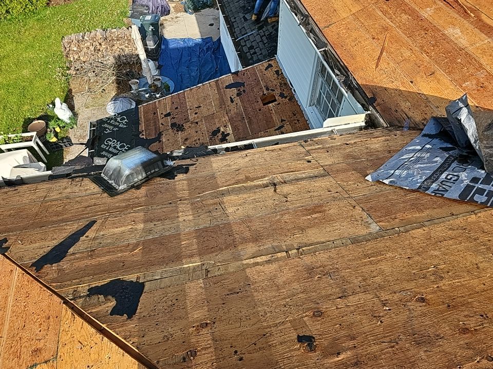 ATLAS PINNACLE COLOR: SUMMER STORM DRIP EDGE: WHITE by Eagle Eye Roofing