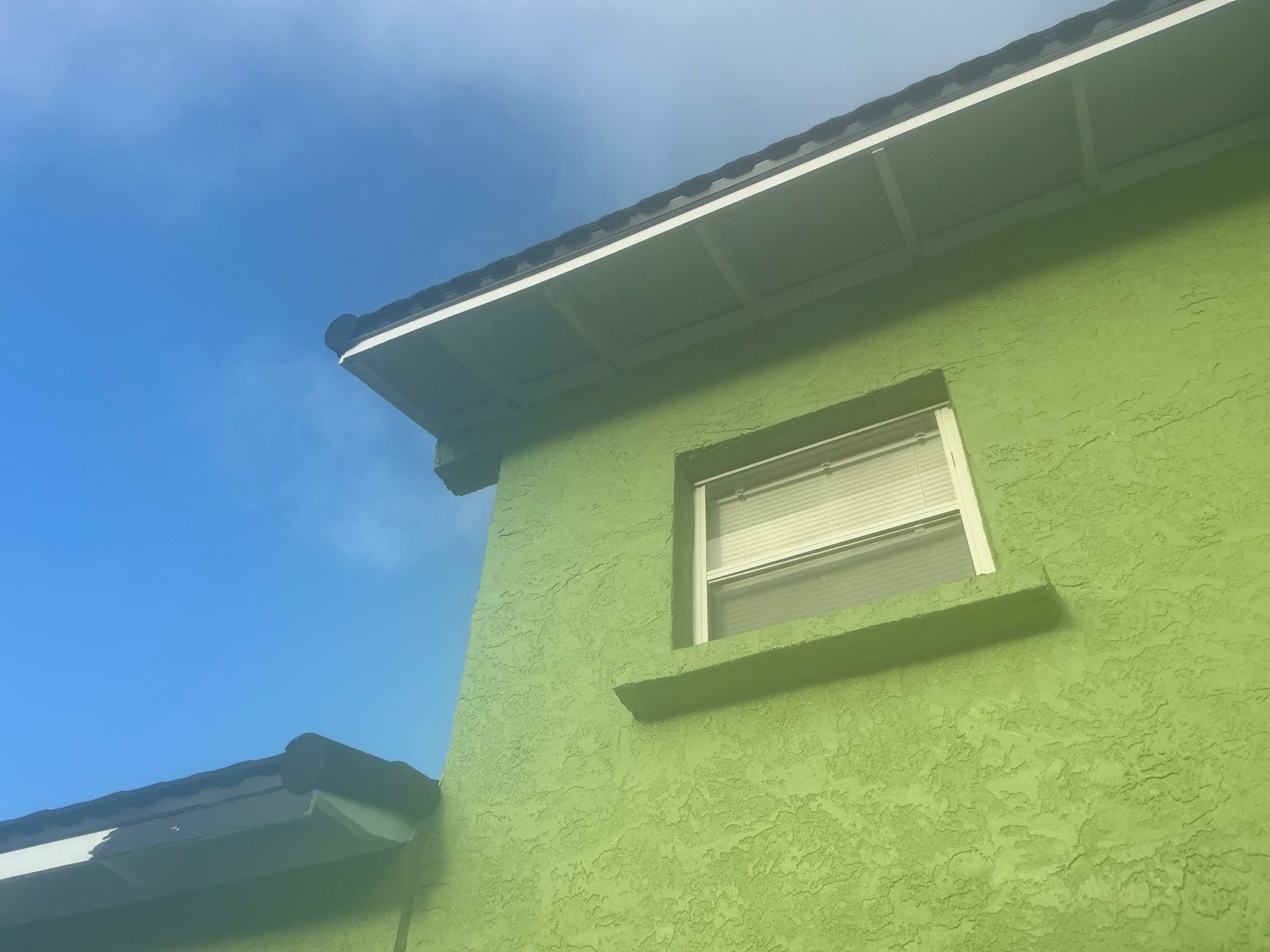 White Aluminum Soffit and Fascia in St.Petersburg FL by Gutter Professors
