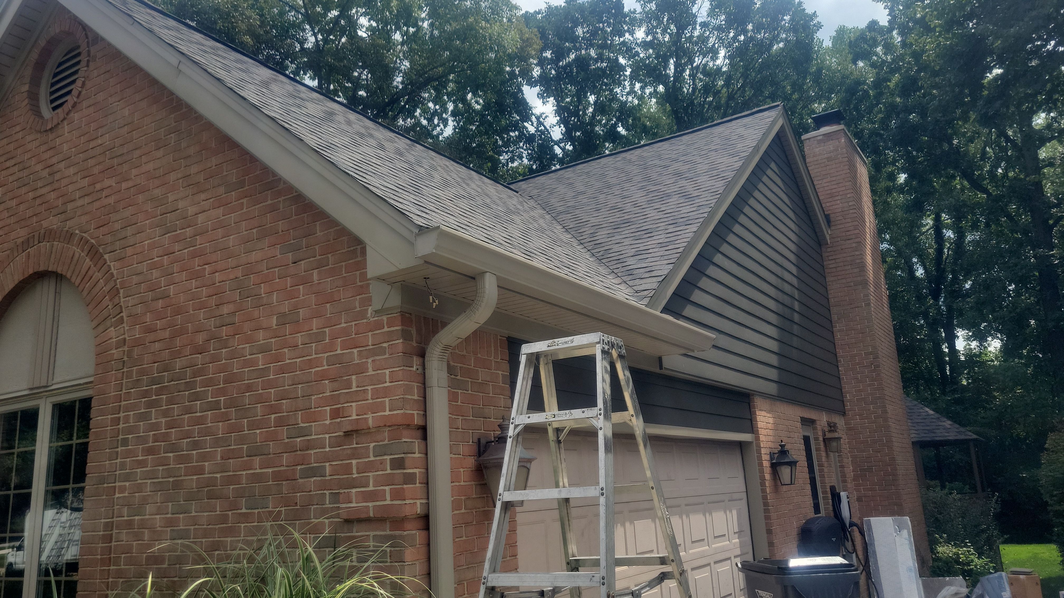 Roof Replacement using Owens Corning Peppercorn and Siding Replacement using Ascend Charcoal Smoke by 180 Contractors