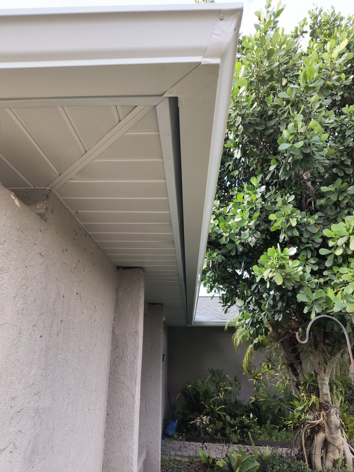 White 6-Inch Seamless Gutters in Sarasota FL by Gutter Professors