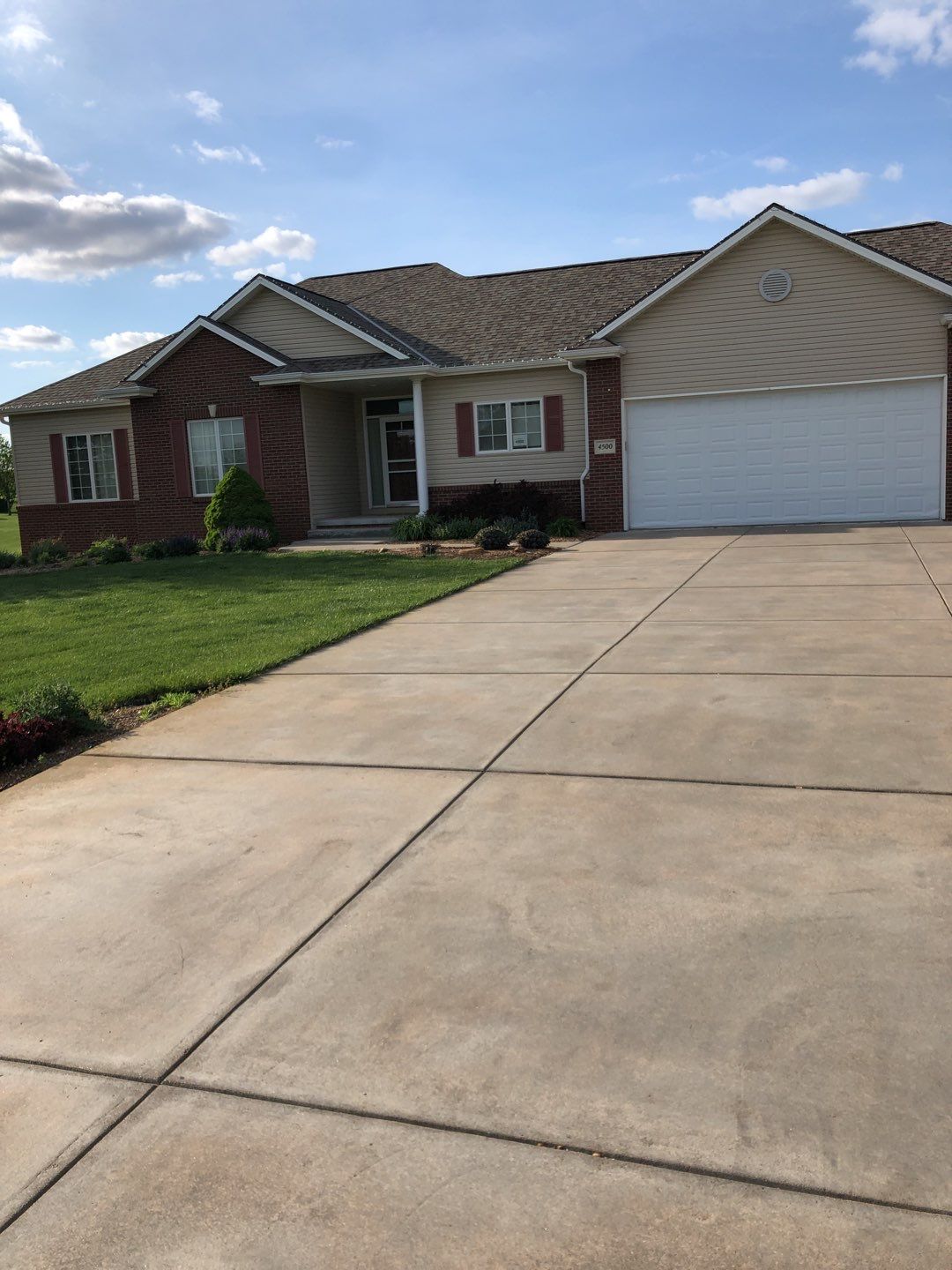 Residential Re-Roof using Landmark Shingles by White Castle Roofing