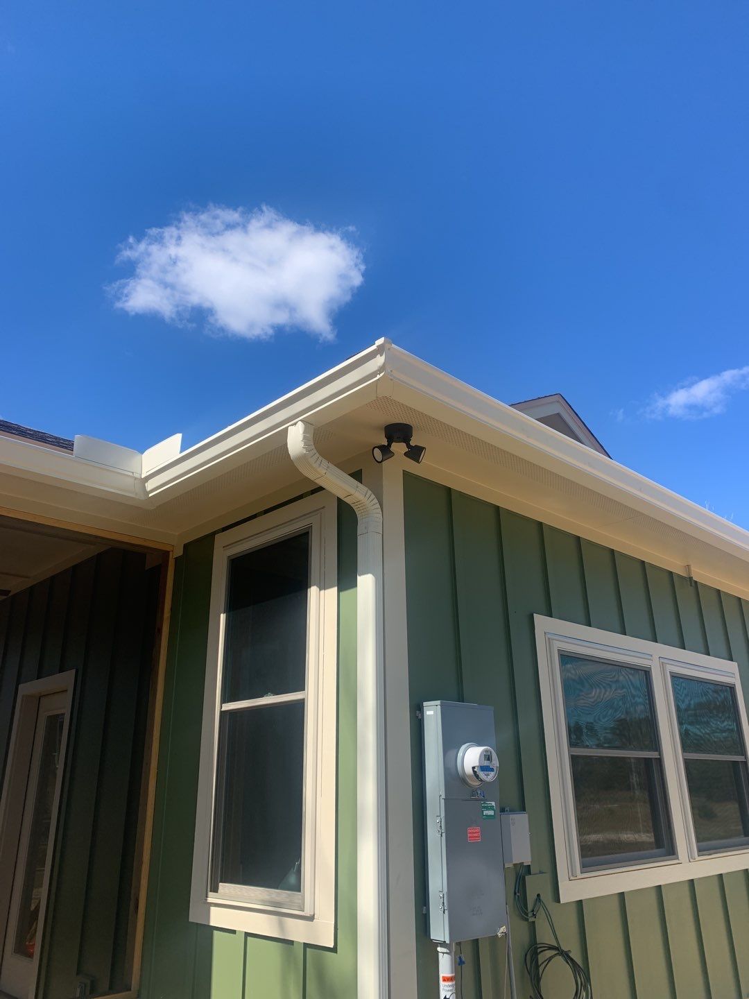 6 Inch Seamless Gutters using K-Style Seamless Gutters in Wewahitchka, FL by Gutter Professors