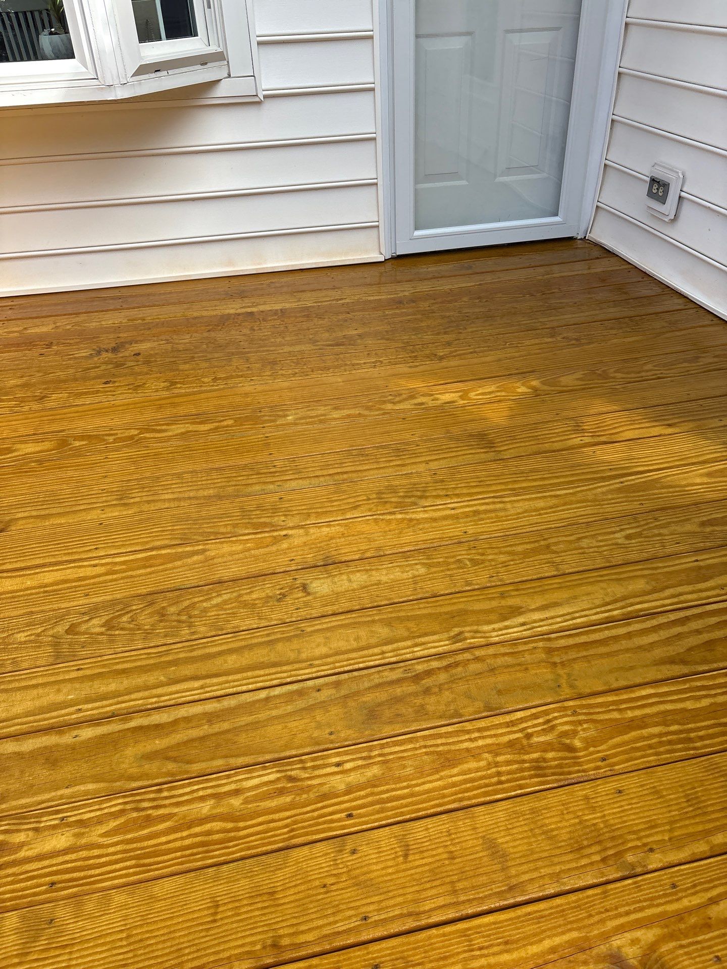 Deck using Wood Sealant by DuraSeal