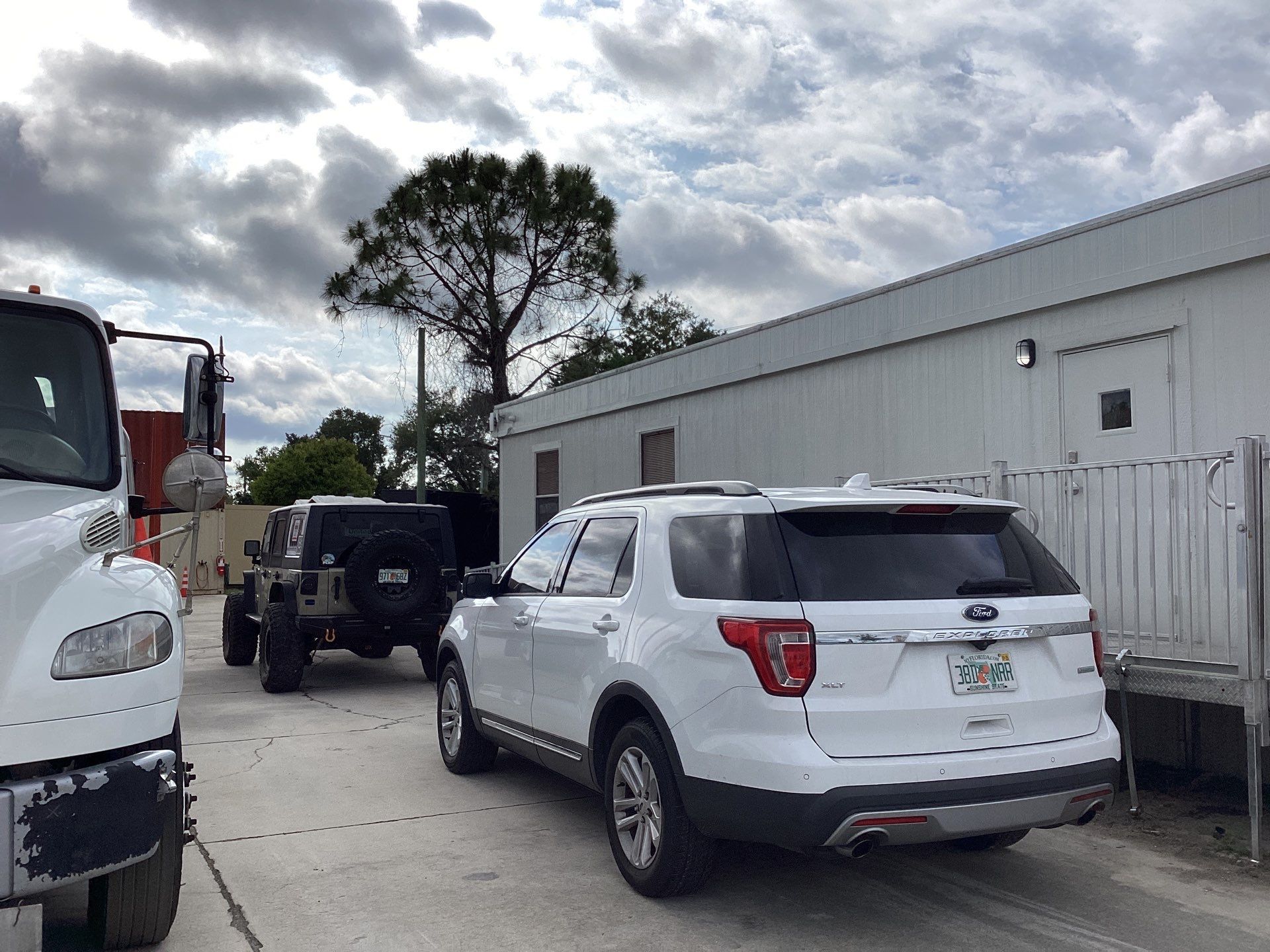 Commercial Gutters using Seamless Aluminum Gutters in Palmetto FL by Gutter Professors