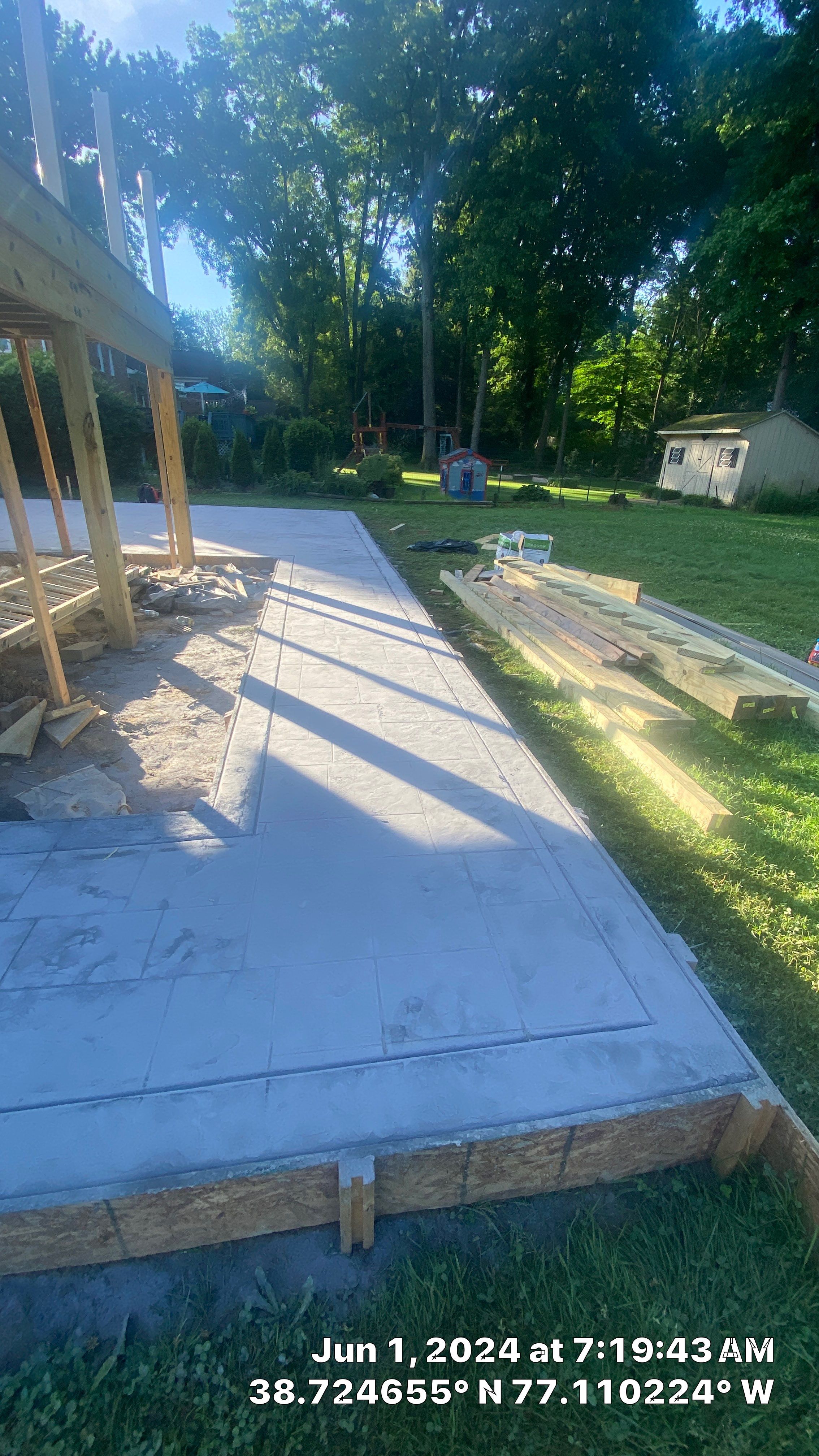 Deck & stamping patio   by Jesus Master Handyman LLC 