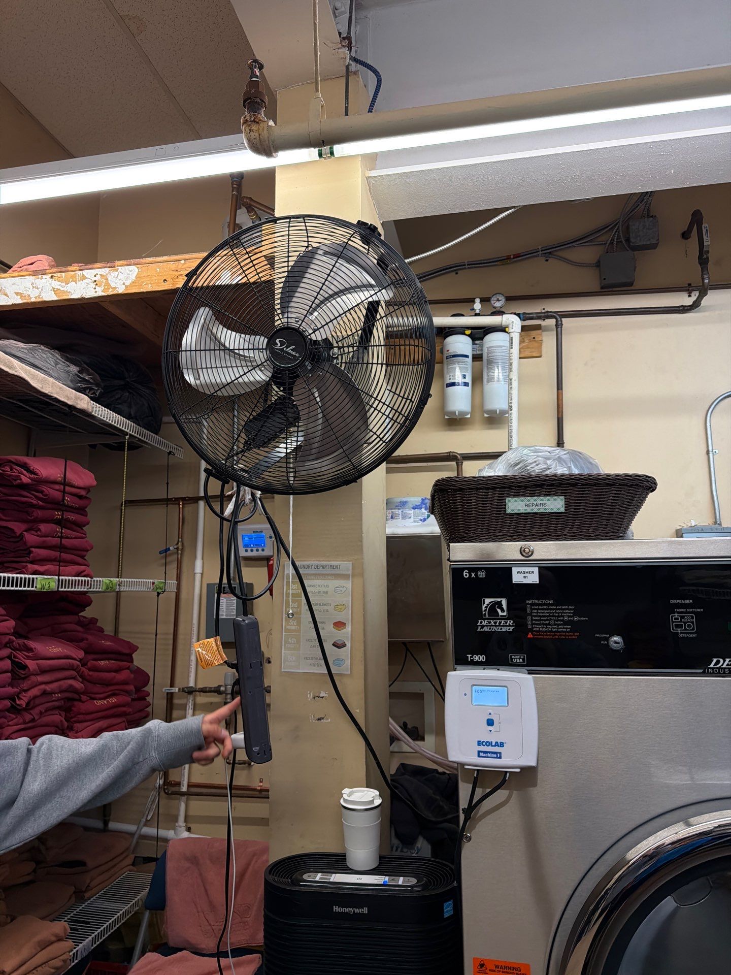 Commercial Laundry Room Outlet & Fluorescent Light Wiring by Spartan Home Pros