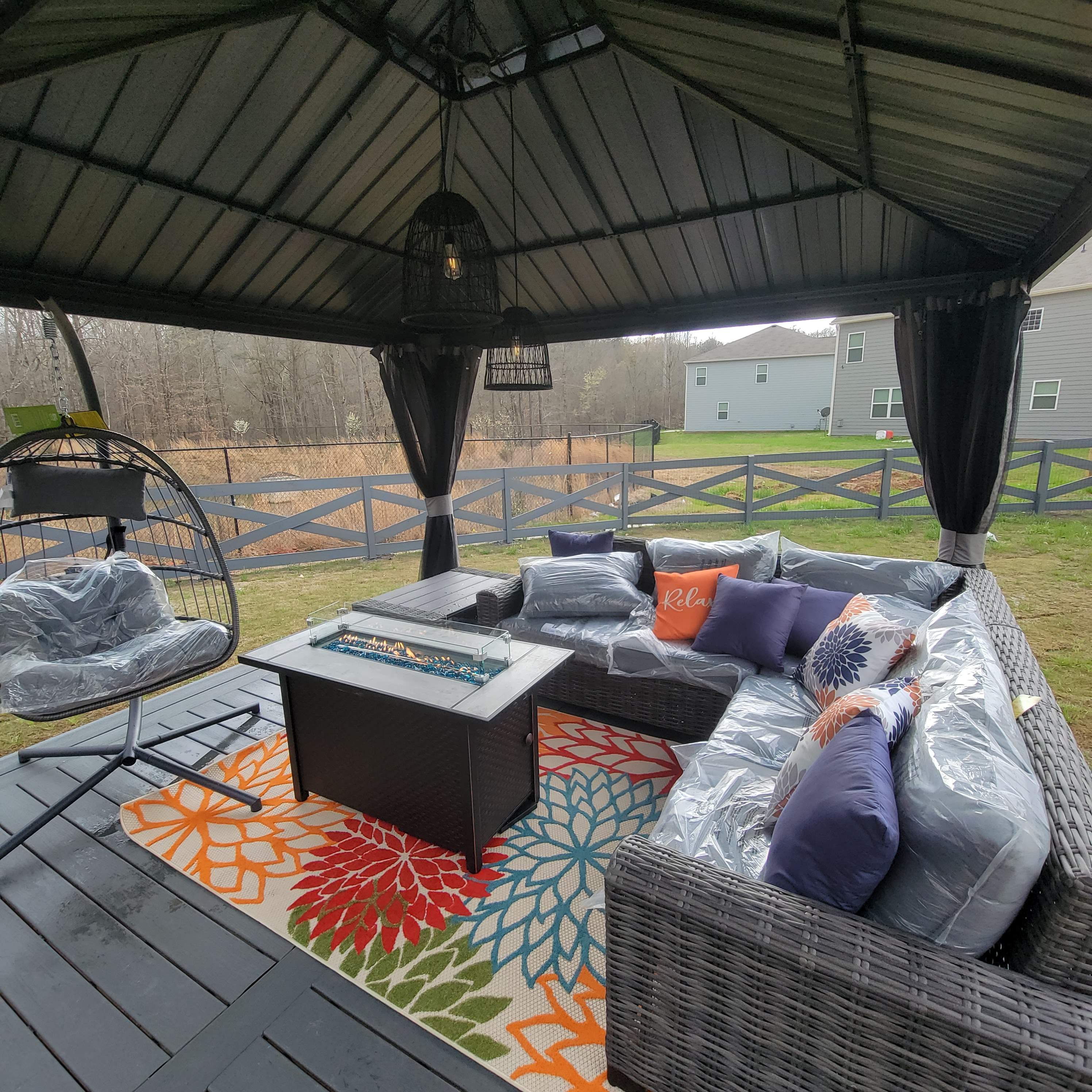 Exterior Gazebo by Ajayi Design and Construction 