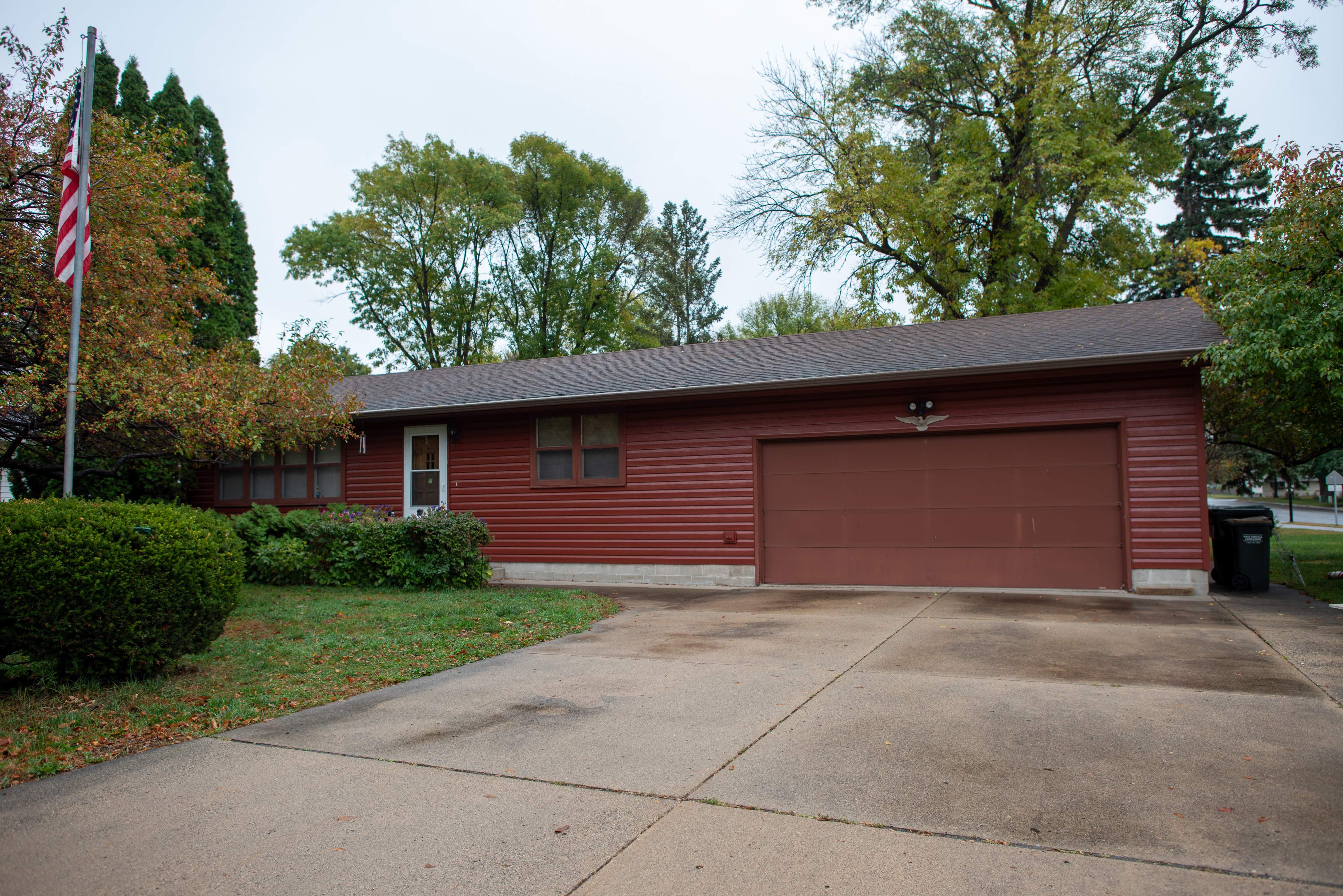 EDCO Steel Siding Installation in Classic Red – Hutchinson, MN by Next Level Seamless Gutters / Exteriors Inc.