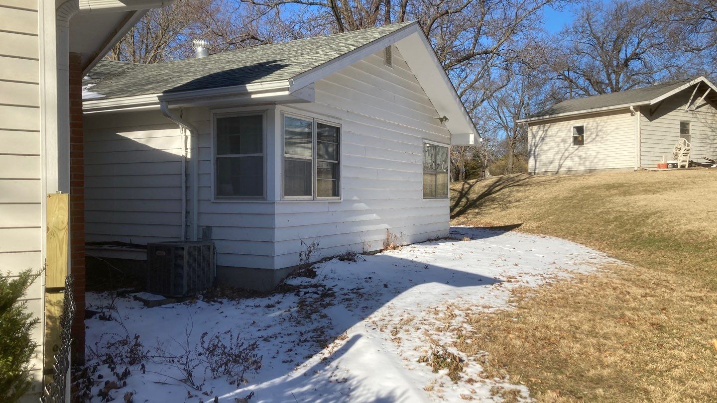 Window Installation using Heartland Elite by EEC  Windows, Siding & Roofing 