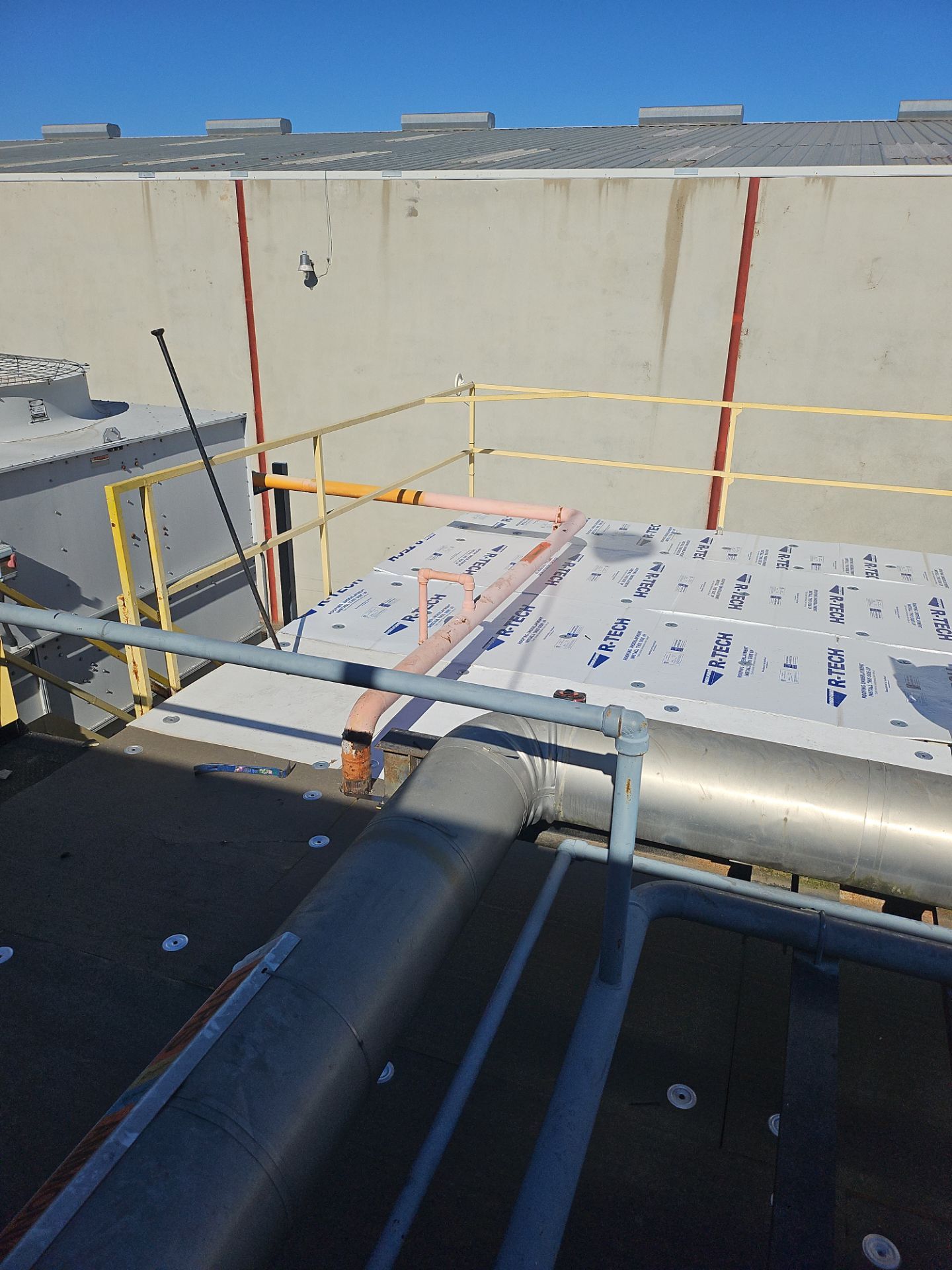 TPO single-ply roofing system using GAF Single-ply TPO 60 mil with 1.5 inch ISO board insulation by Straight Edge Roofing Inc