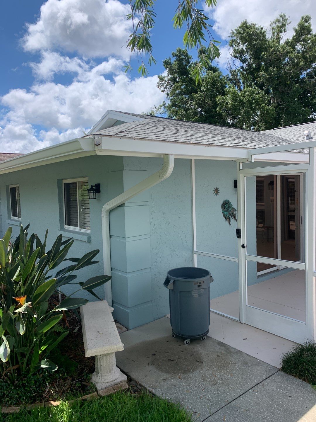 Aluminum Seamless Gutters using White Seamless Gutters in Sarasota FL by Gutter Professors