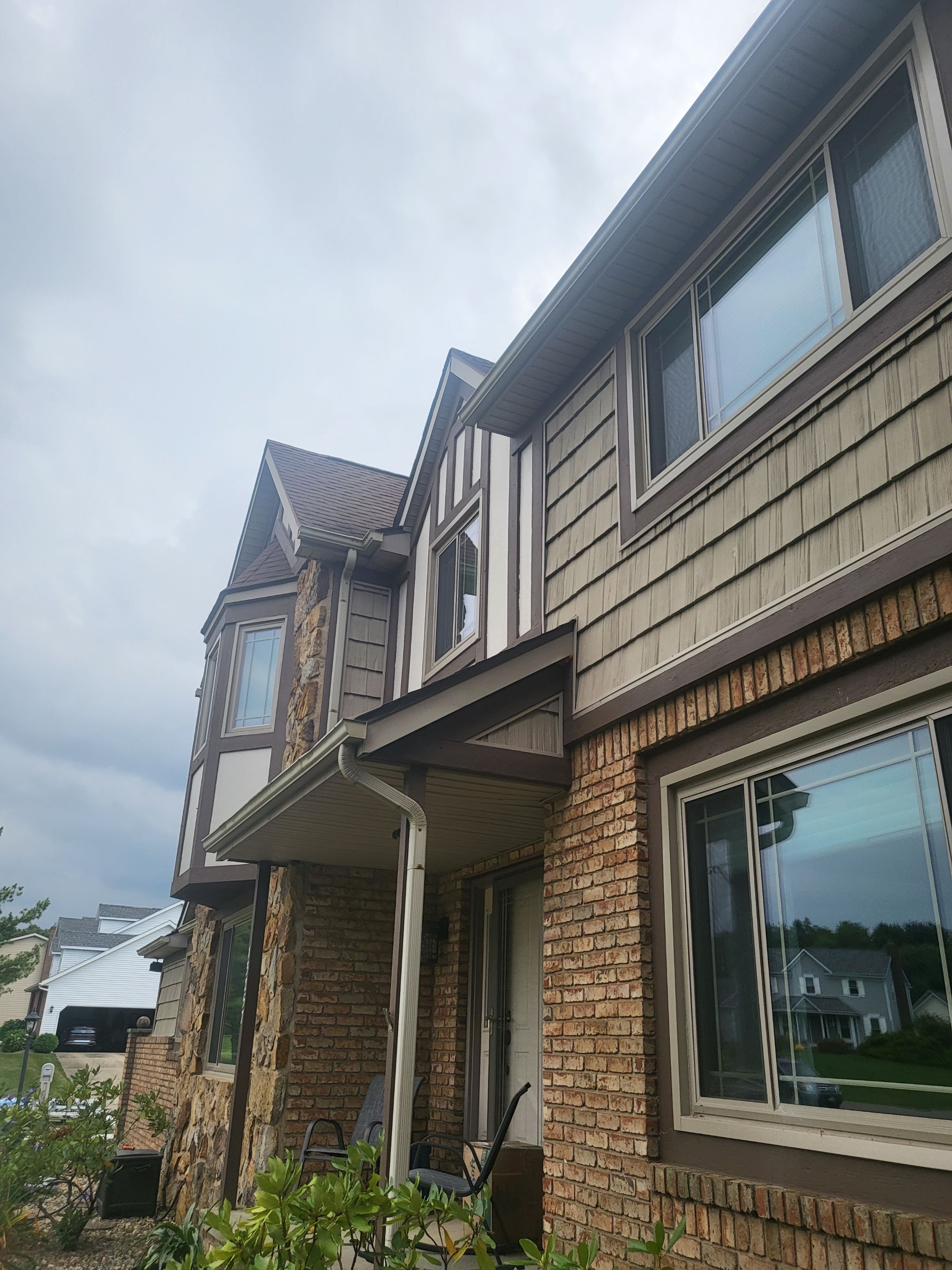 ATLAS PINNACLE COLOR: MAJESTIC SHAKE by Eagle Eye Roofing
