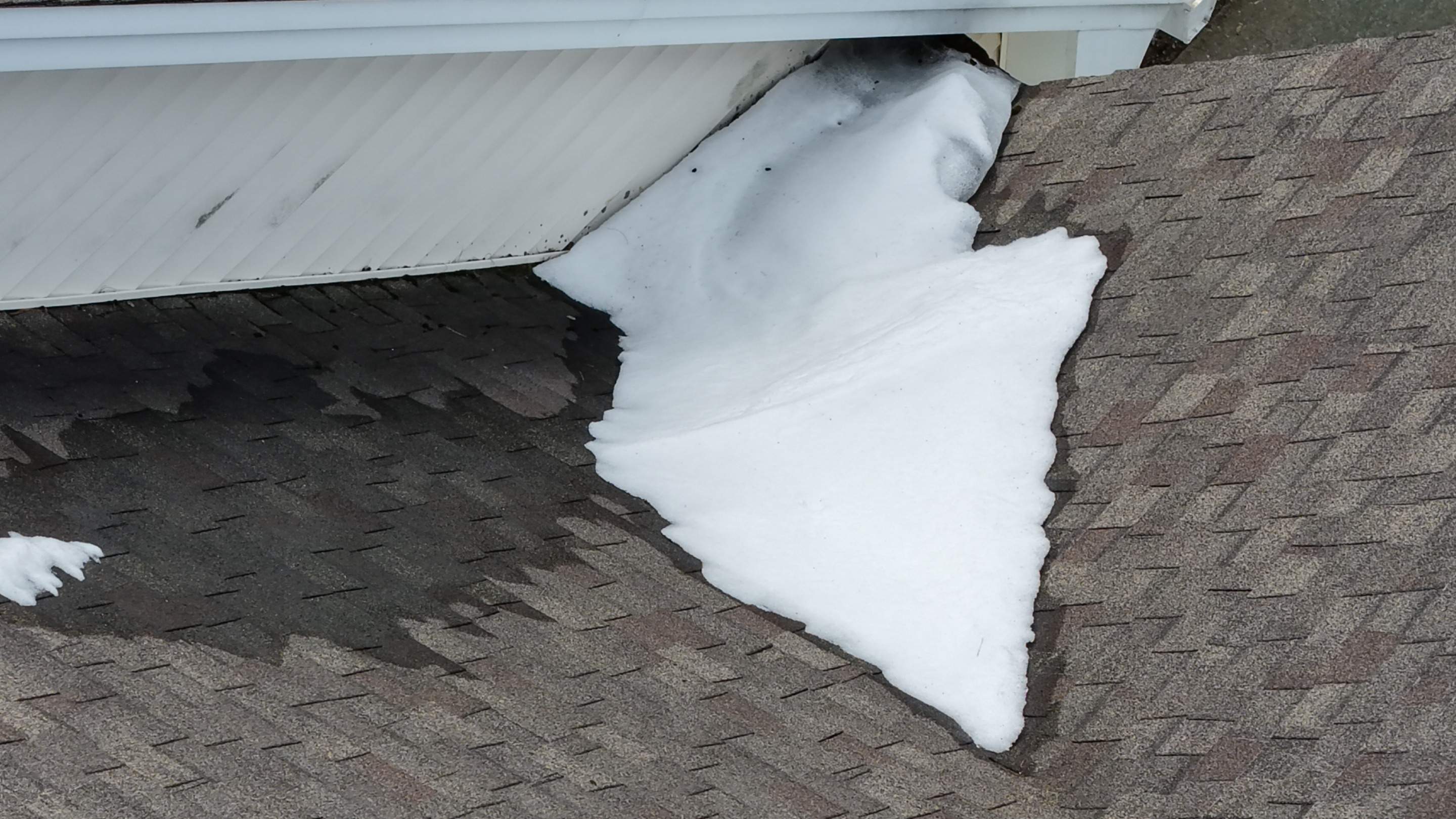 Roof-to-Wall Leak Repair – EPDM Conversion & Drainage Fix by JOHNNYS PRO