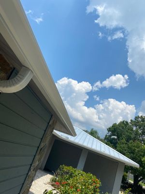 Aluminum Seamless Gutters using White Seamless Gutters in Sarasota FL