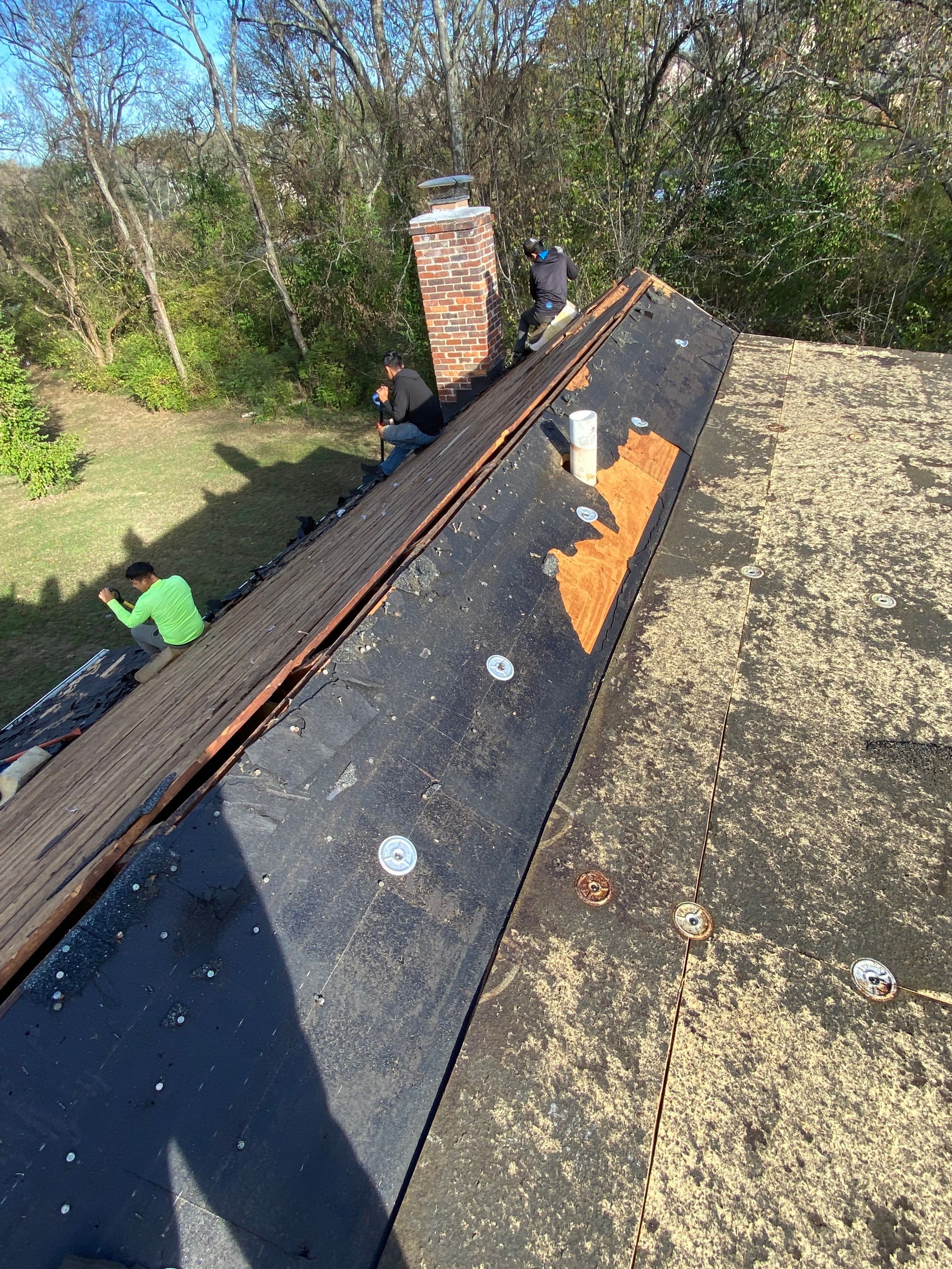 GAF Slateline Shingles with Copper Standing Seam and Flashings by Undersun Roofing 