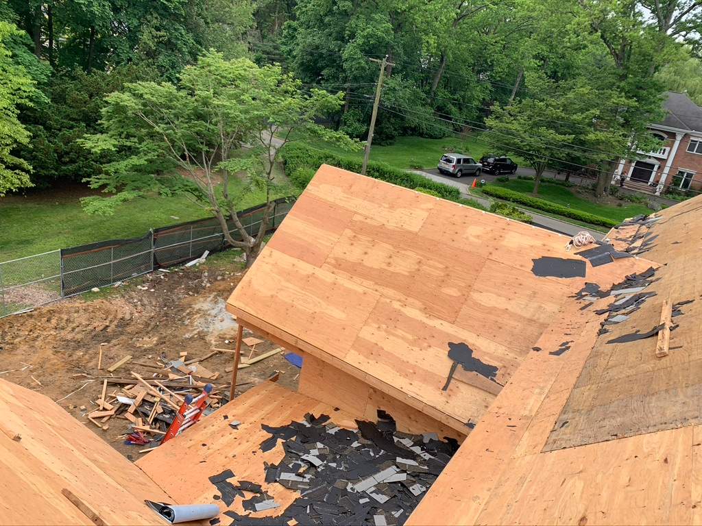 Roof, skylights, soffits and gutters. by Nisi Home Improvement