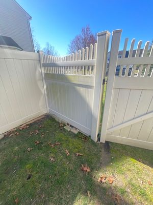 Fence Cleaning-Vinyl & House Wash