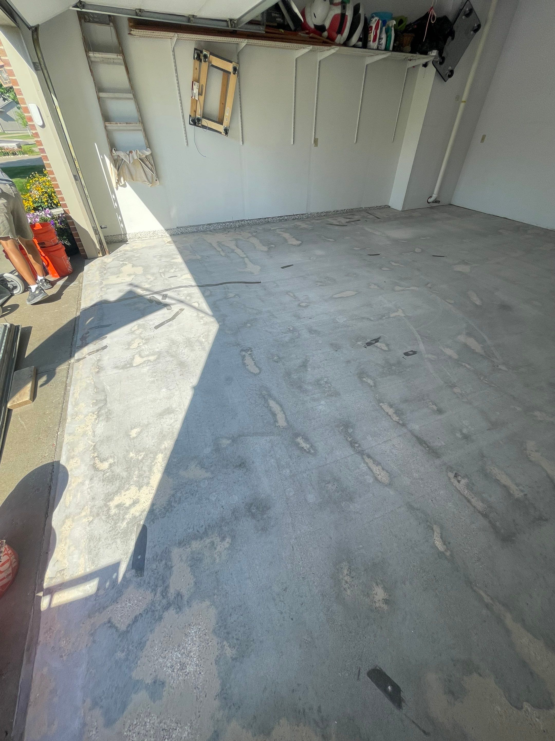 Sioux Falls Residential Garage Floor Coating with Speckled Epoxy Finish by Select Painting, Coatings & Garage Cabinets