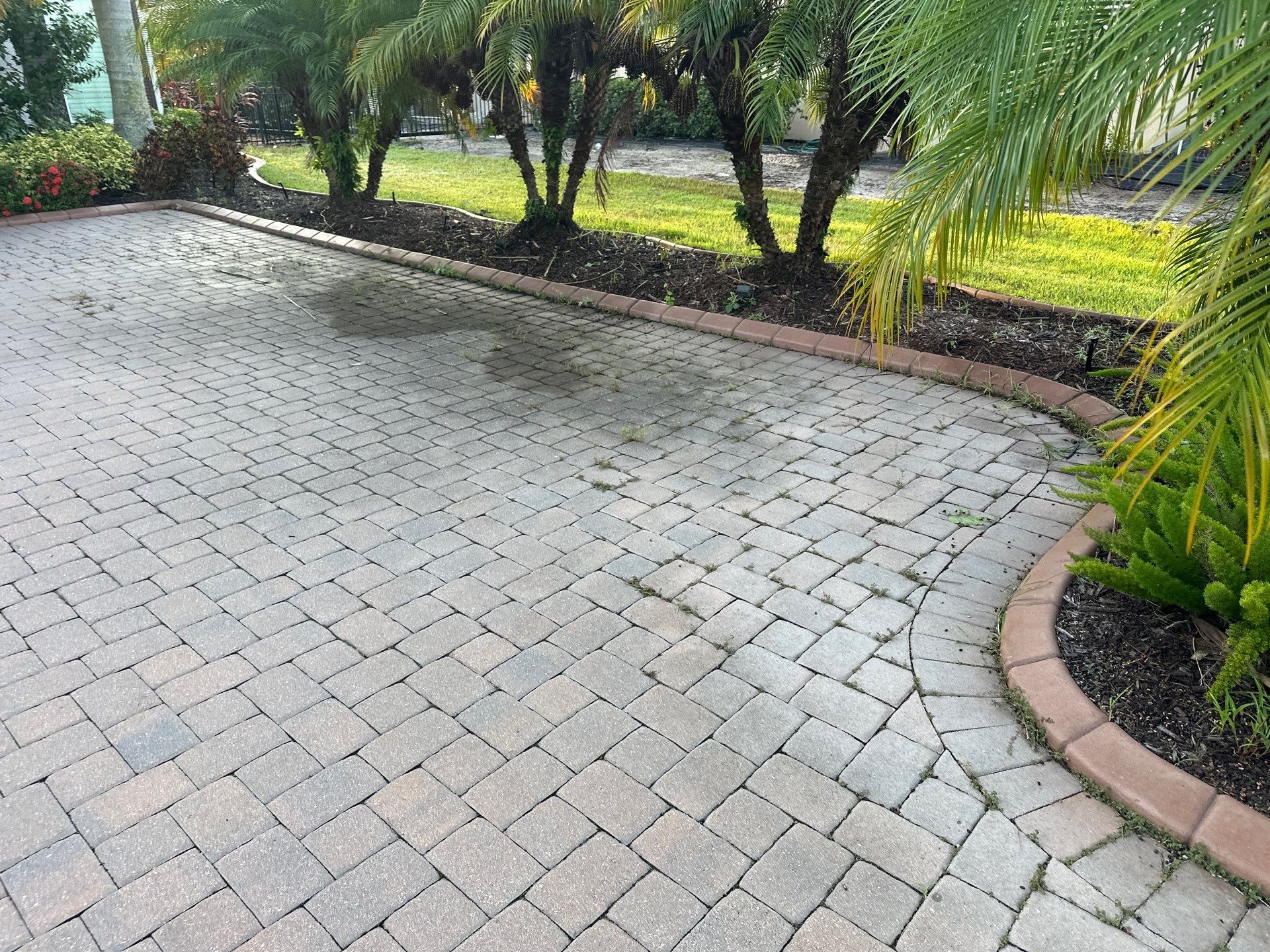 Paver Patio/Lanai & Driveway Cleaning in Winding River, Bradenton, FL | Sunshine AquaWash by Sunshine AquaWash