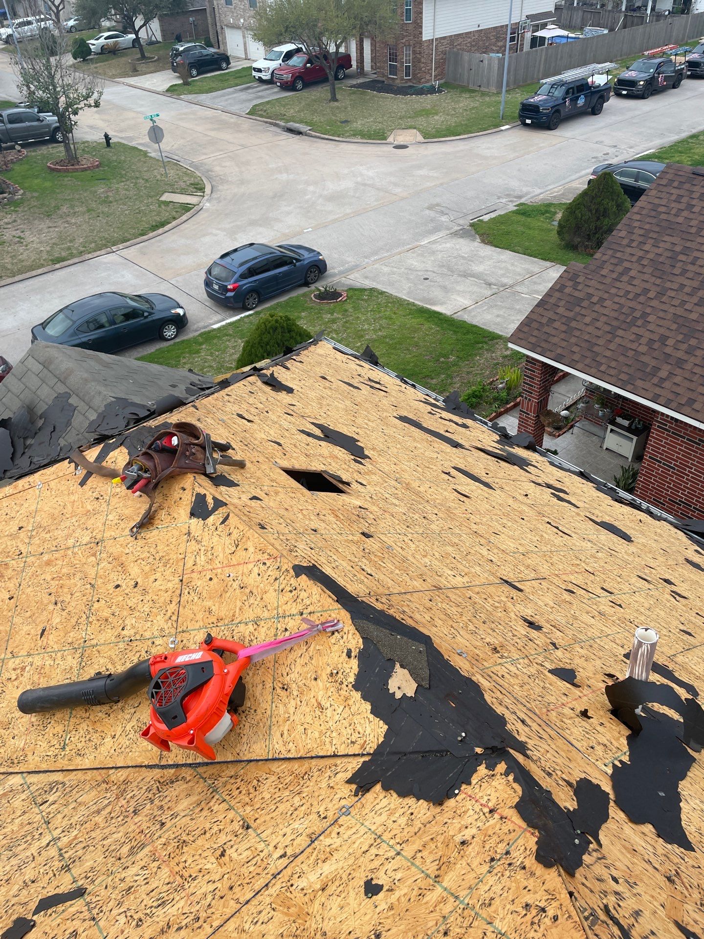 Residential Roofing Installation using Owen's Corning Duration (Lifetime) Shingles by Roof Repair Company