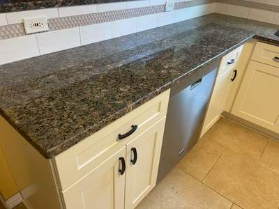 San Antonio Kitchen Remodel with White Shaker Cabinets and Granite