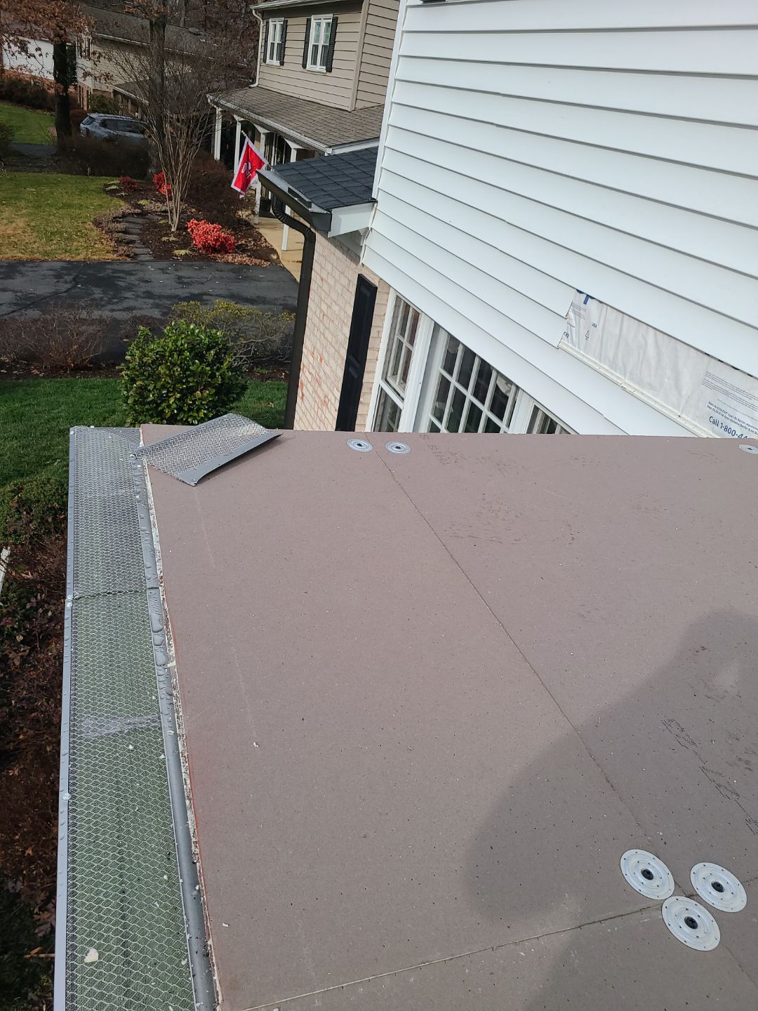 Springfield CertainTeed Charcoal Black Roof & CertainTeed Colonial White Siding by RM Banning, Inc.