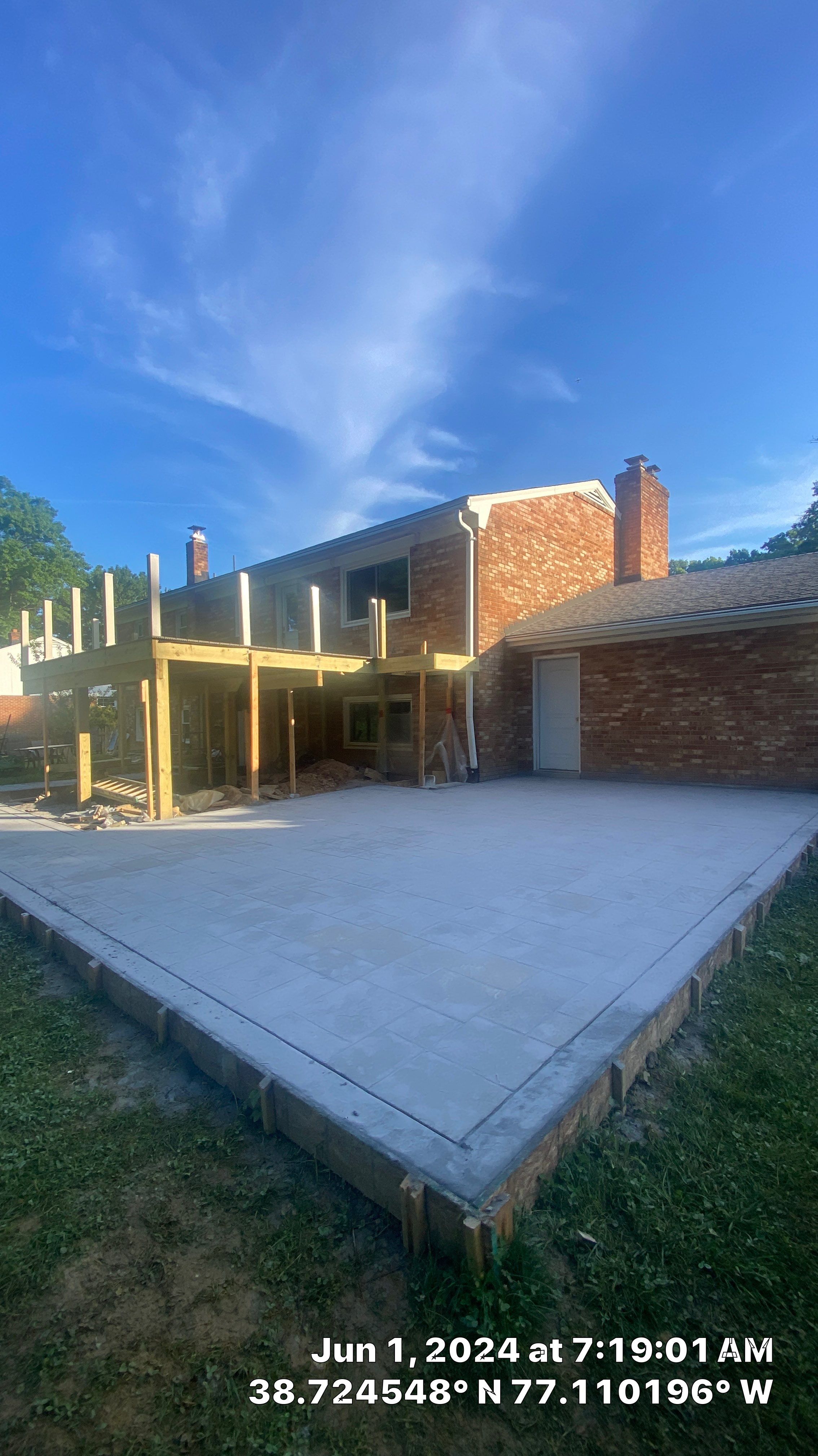 Deck & stamping patio   by Jesus Master Handyman LLC 