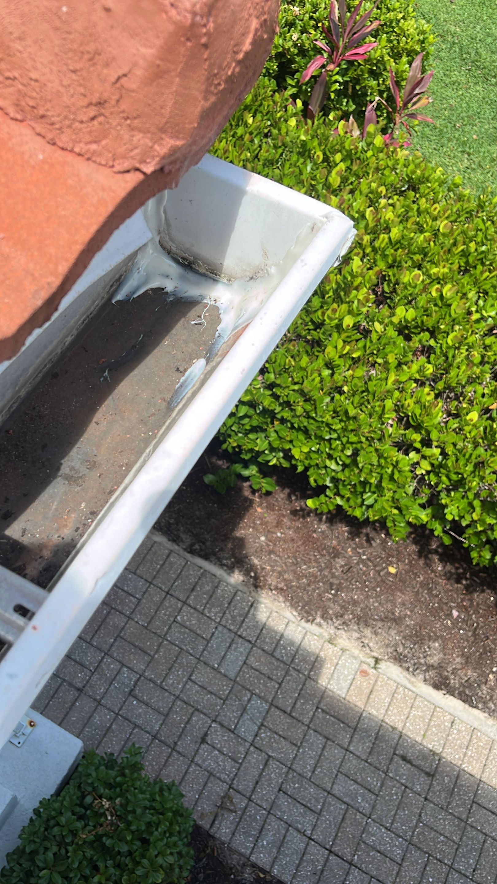 Aluminum Seamless Gutters using seal gutters in Fort Myers FL by Gutter Professors