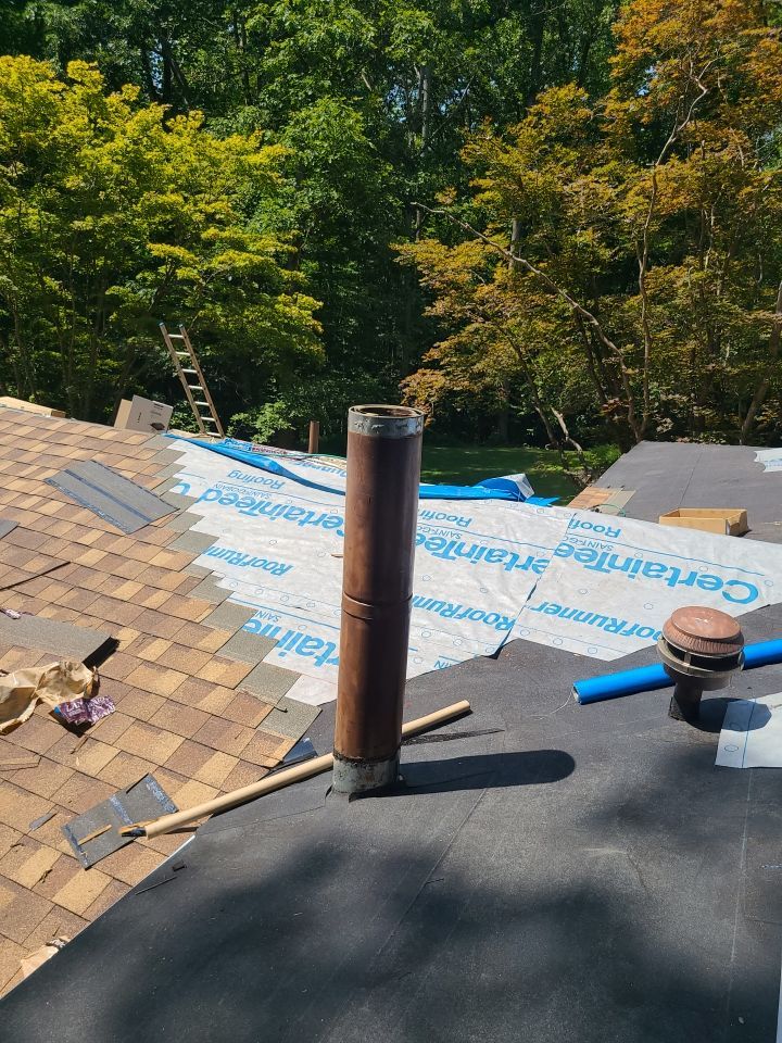 Fairfax Station: CertainTeed Landmark Pro Designer Shingles in Max Def Resawn Shake by RM Banning, Inc.