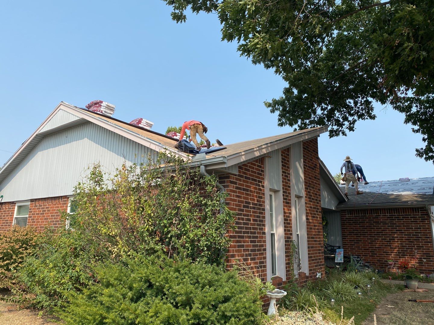 GAF - Weatherwood by Frontline Roofing and Construction