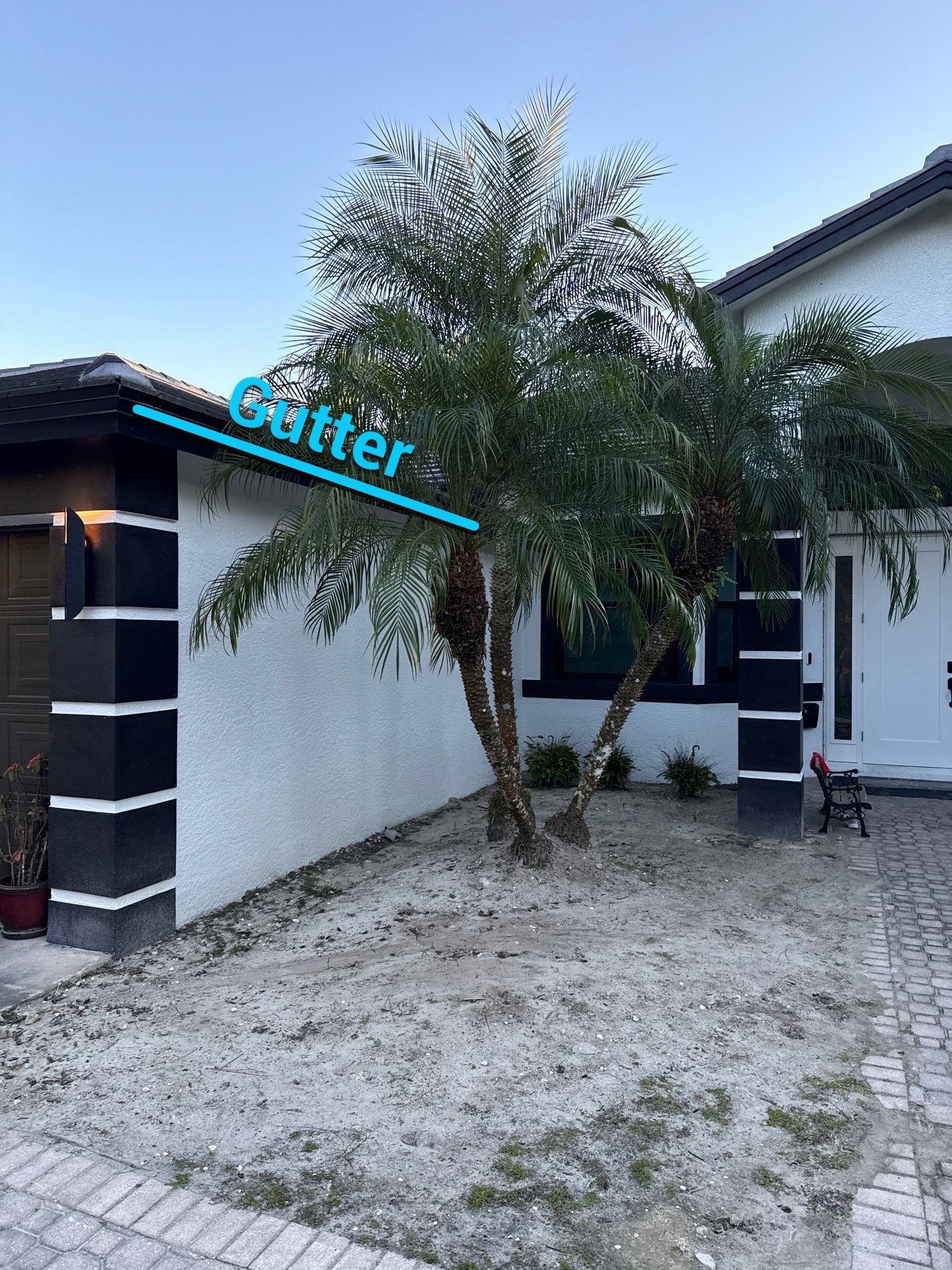 Bronze Seamless Gutters using bronze gutters in Naples FL by Gutter Professors