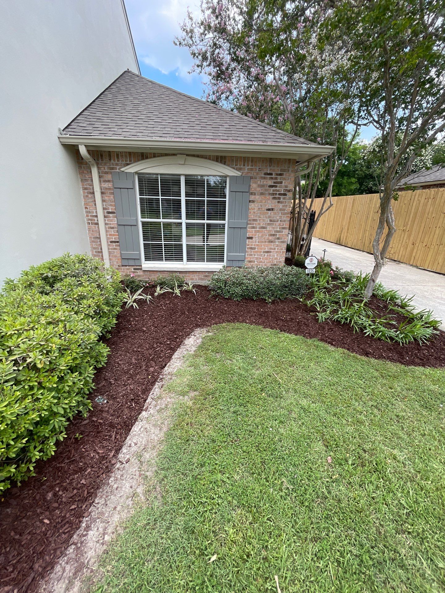 LANDSCAPE SERVICES: DEMO / BED PREP / CUT IN BED EDGES / MULCH INSTALL using BROWN MULCH "BARK BRITE" & ROAD ROCK by CutScape, LLC.