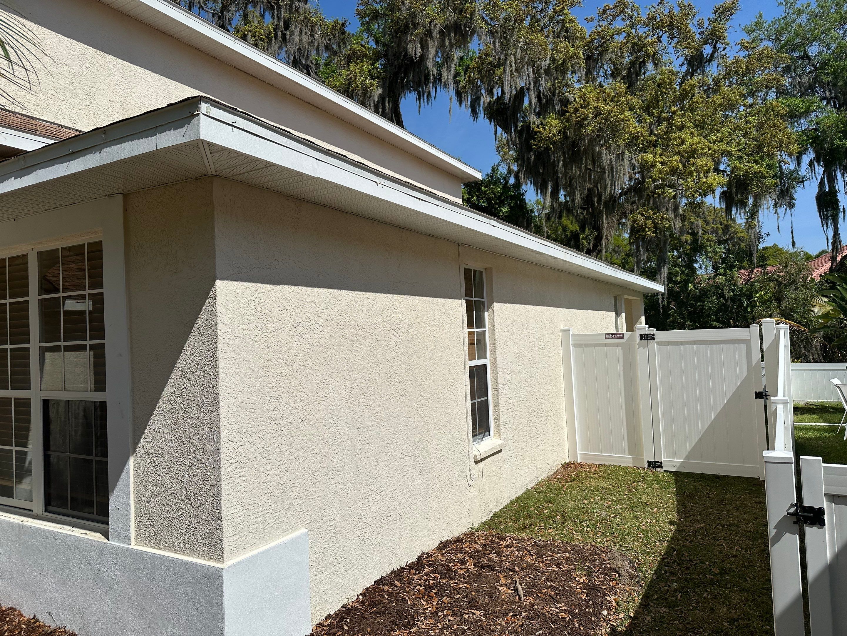 House Wash, Vinyl Fence, Patio, Driveway & Sidewalk Cleaning in Oakley Place, Ellenton, FL | Sunshine AquaWash by Sunshine AquaWash