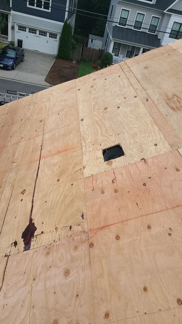 Arlington: CertainTeed Landmark Designer Shingles in Colonial Slate by RM Banning, Inc.