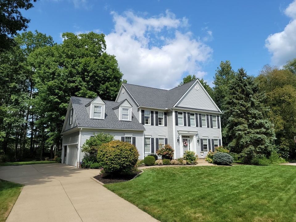 Brand: Atlas Pinnacle Color: Pristine Socthgard Pewter Drip: Black by Eagle Eye Roofing