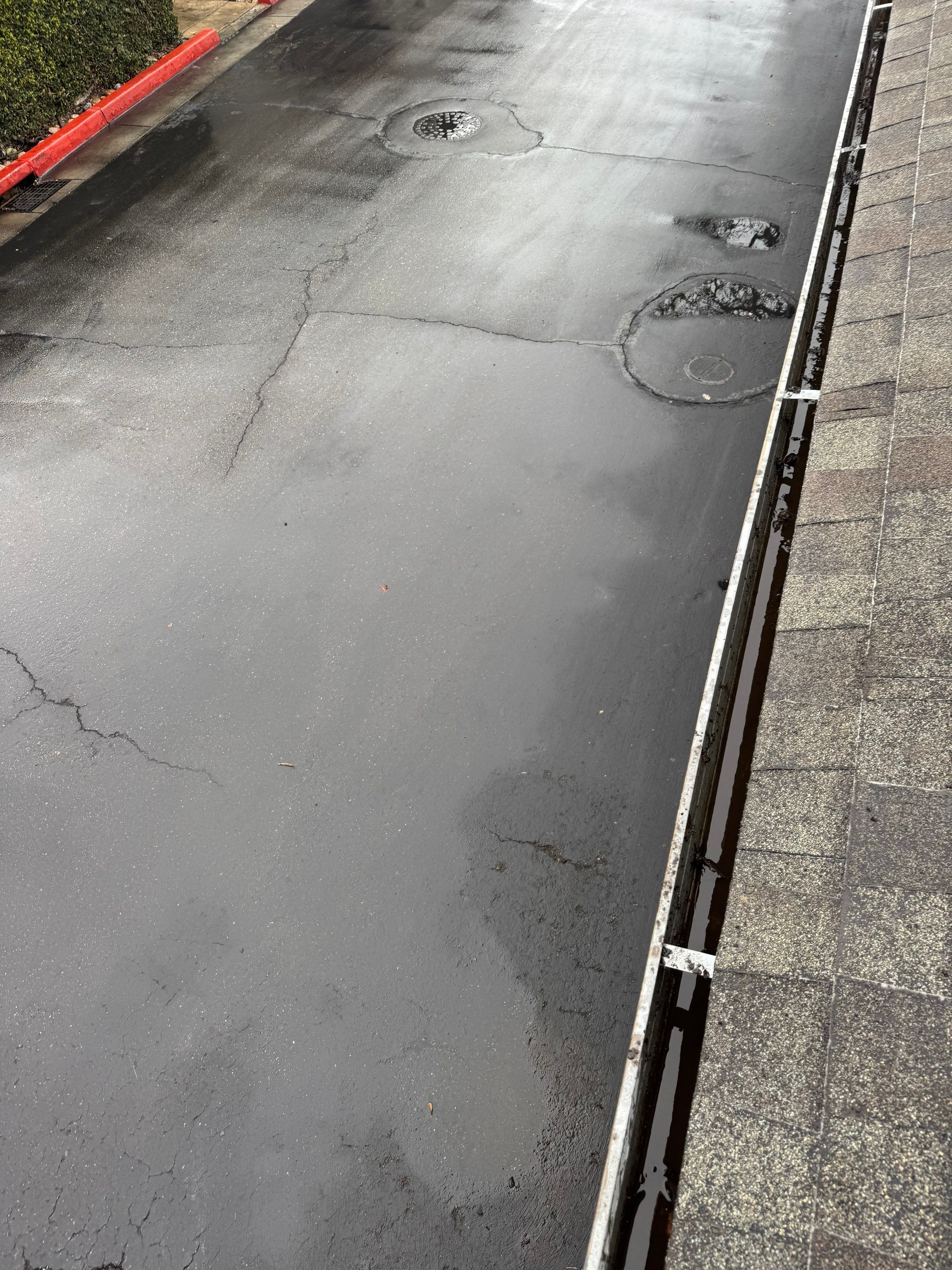 Commercial gutter cleaning Stockton, CA after photo with clean gutters