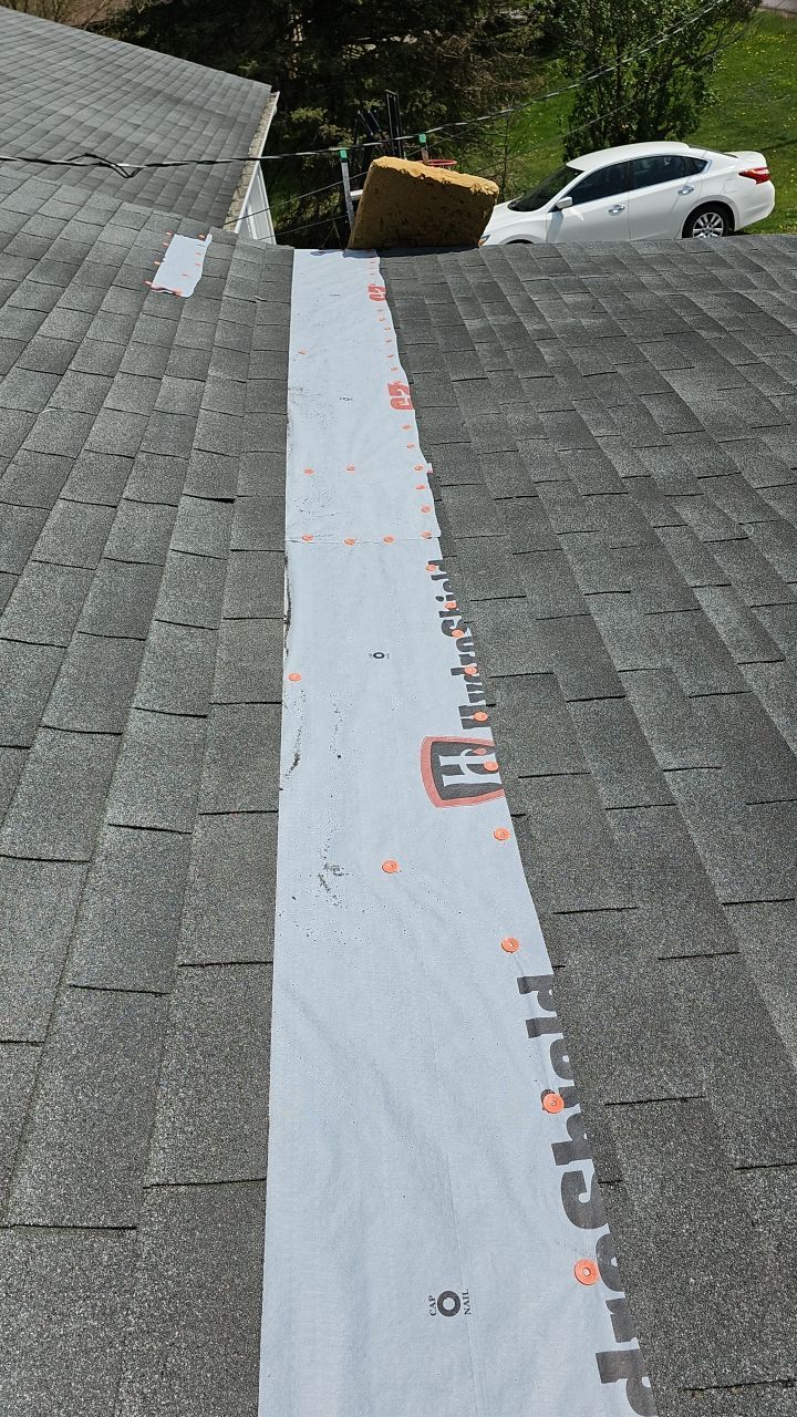 ATLAS PINNACLE HP W/SCOTCHGARD COLOR: BLACK SHADOW by Eagle Eye Roofing