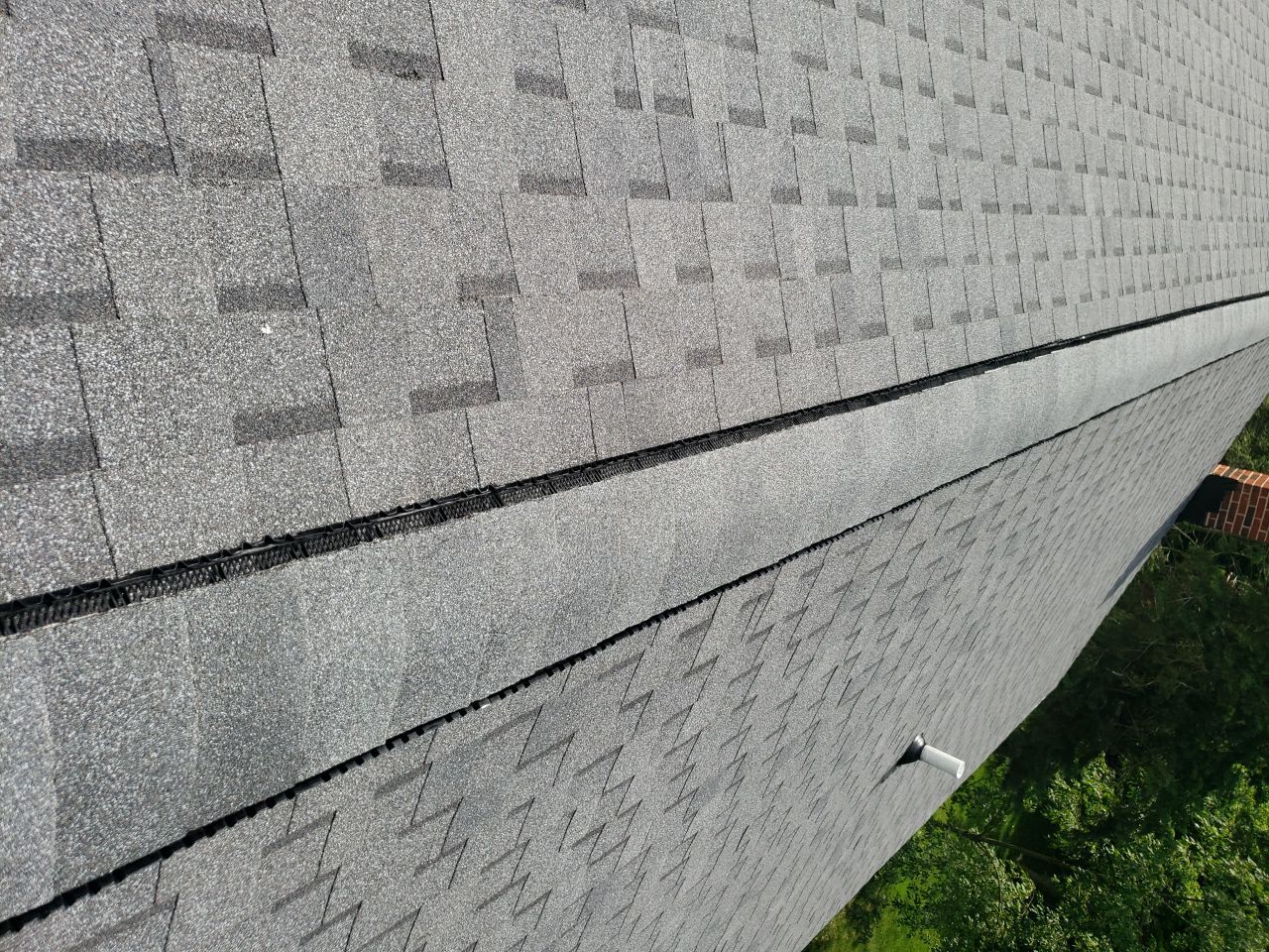 Brand: Atlas Pinnacle Color: Pristine Scotchgarde Pewter Drip: White by Eagle Eye Roofing