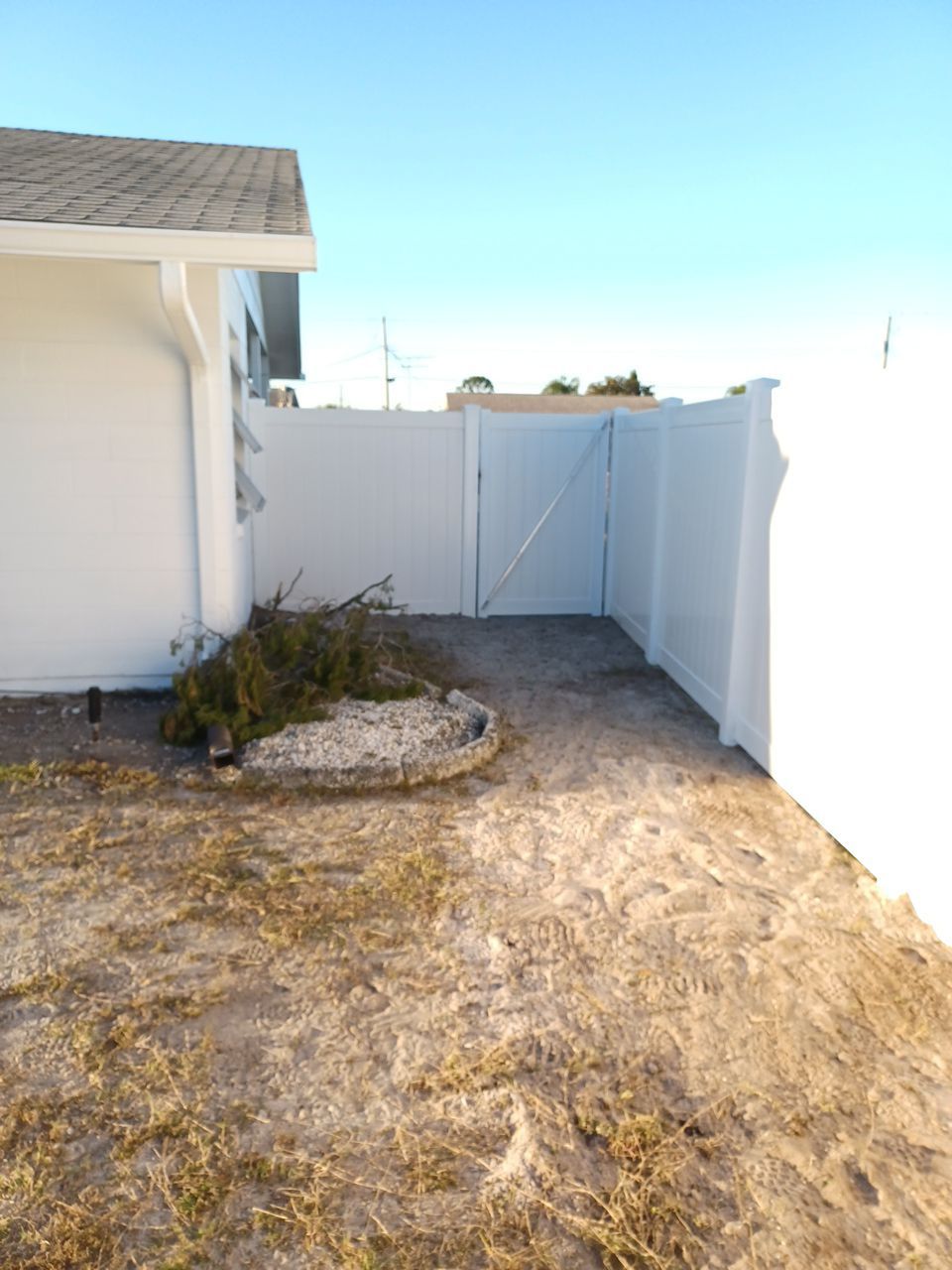 Sun City Center, FL Install 6 ft. tall White Vinyl Privacy Fence by Asap fence and gates, LLC