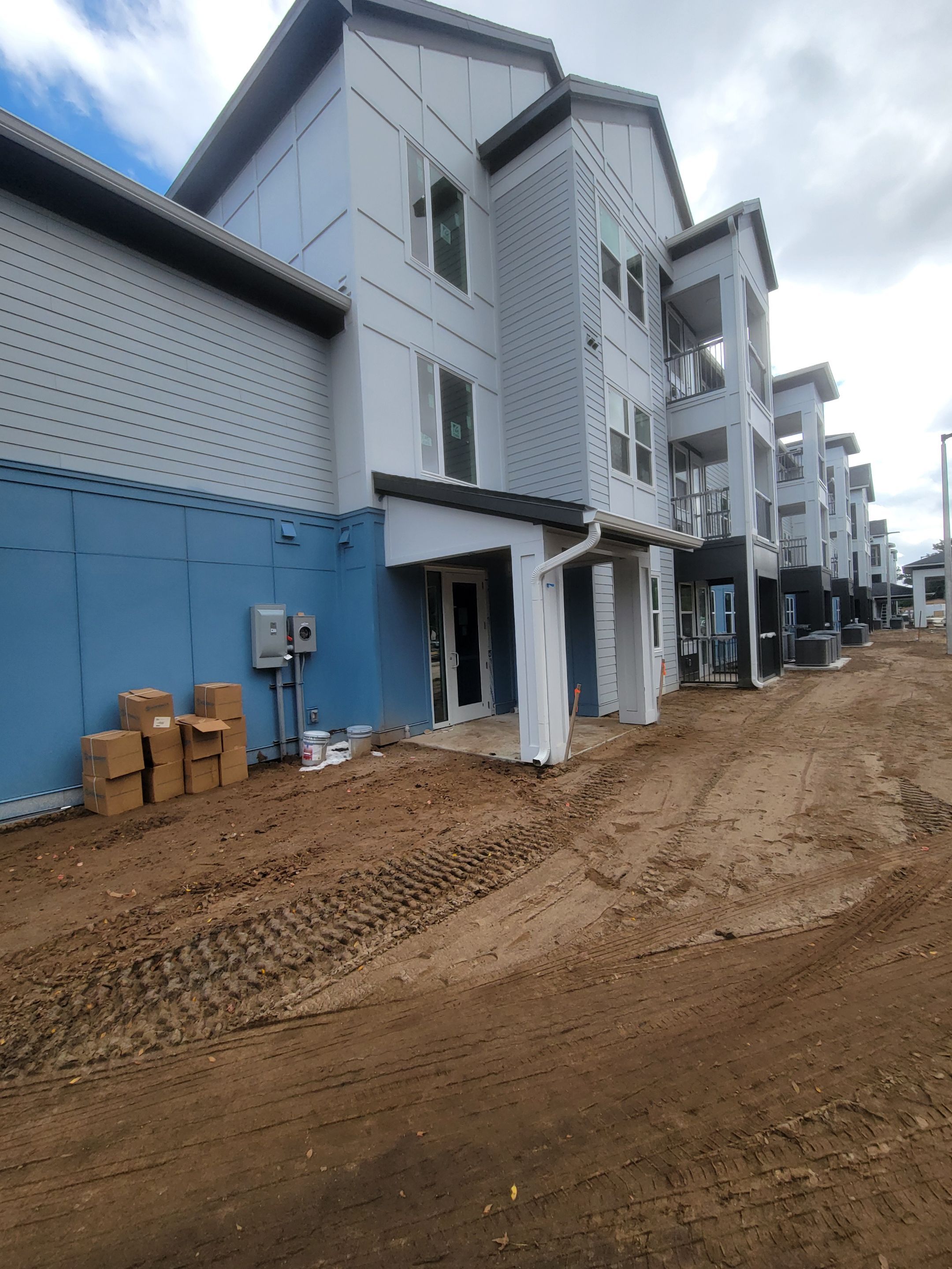 7-Inch Seamless Gutters for Large Roofs in Daytona Beach FL by Gutter Professors