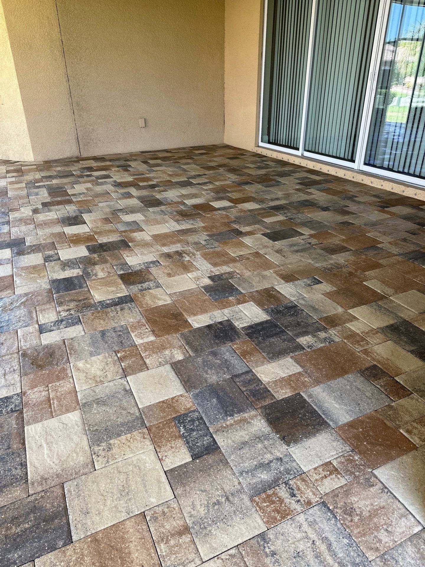 Paver Cleaning and Sealing in Wimauma Valencia Lakes by Supreme Paver Experts