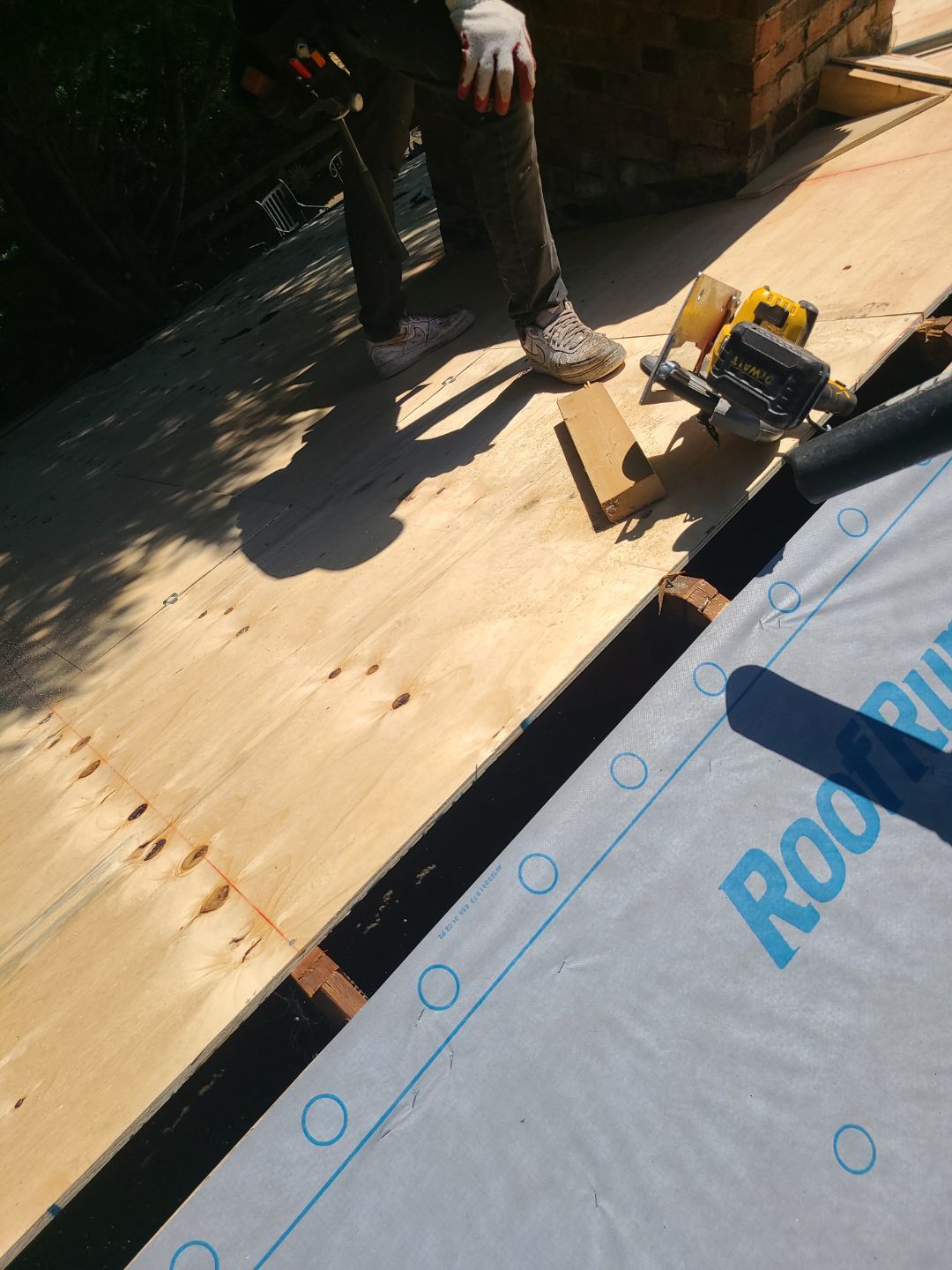 Burke: CertainTeed Landmark Designer Shingles in Moire Black by RM Banning, Inc.