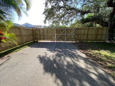 Bradenton, FL 6ft. Treated Board on Board Privacy Fence 