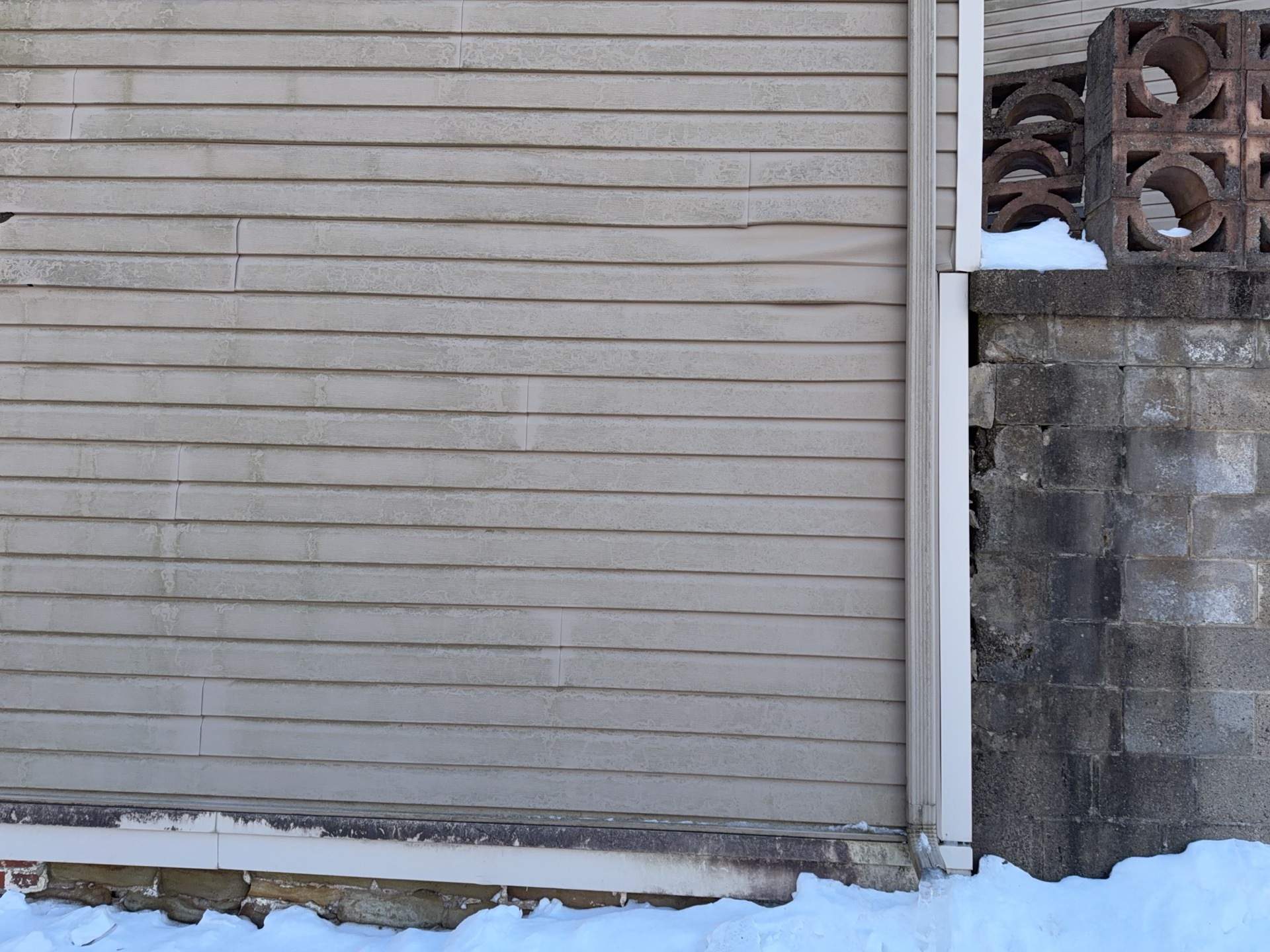 Beautiful Ovation by Mastic Vinyl Siding on the Northside by Ideal Siding Pittsburgh