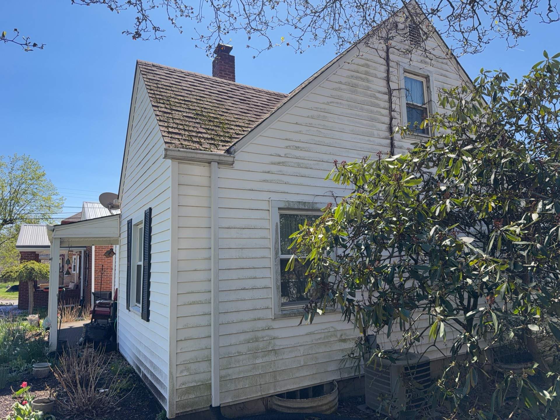 Autumn Yellow Makeover in New Kensington by Ideal Siding Pittsburgh